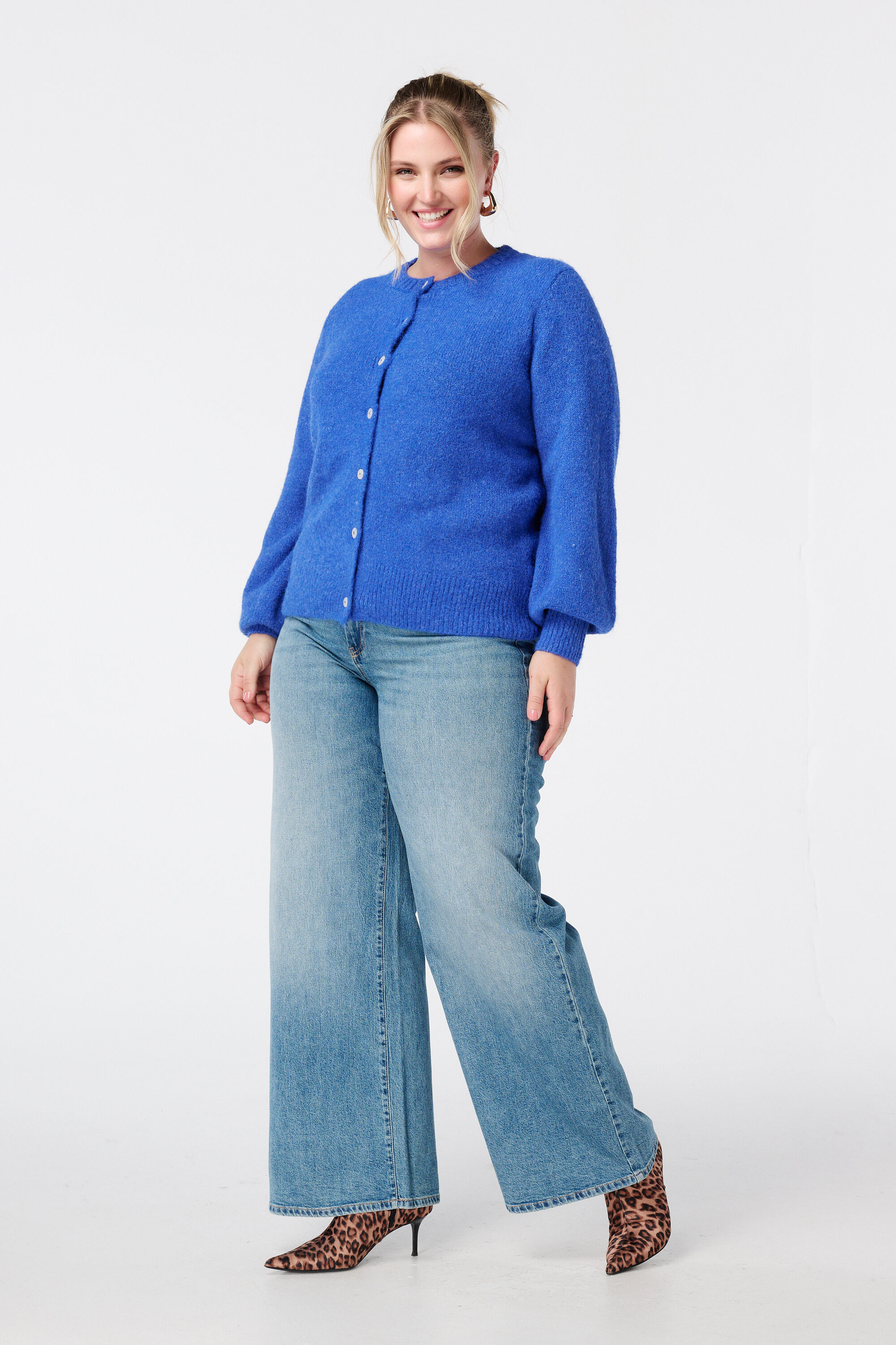 C&aacute;rdigan de punto fino con cierre de botones image number 5