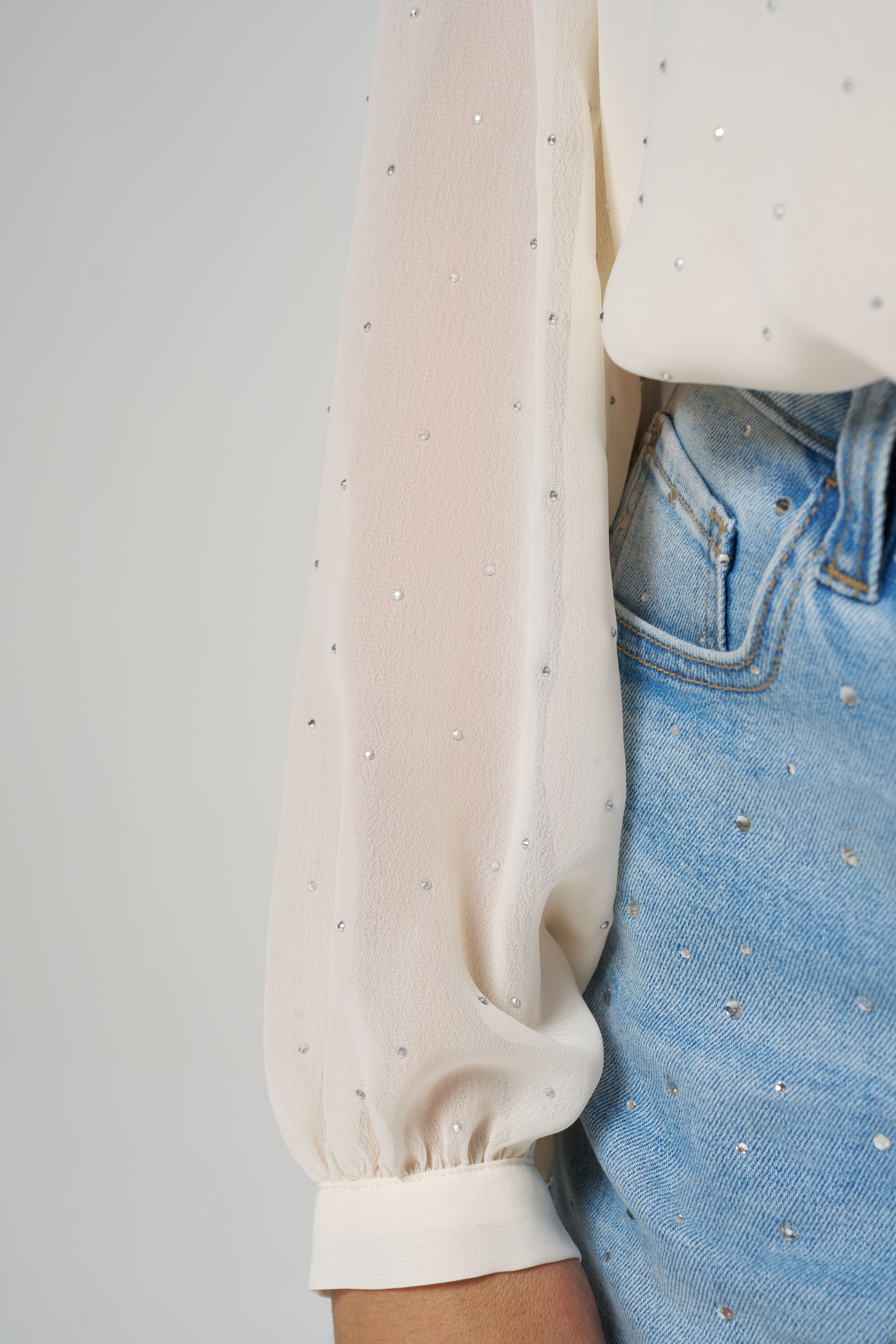 Blusa con piedras image number 4