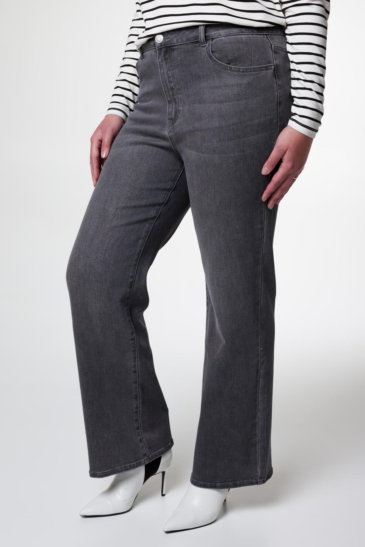 Vaqueros de pernera ancha image number 5