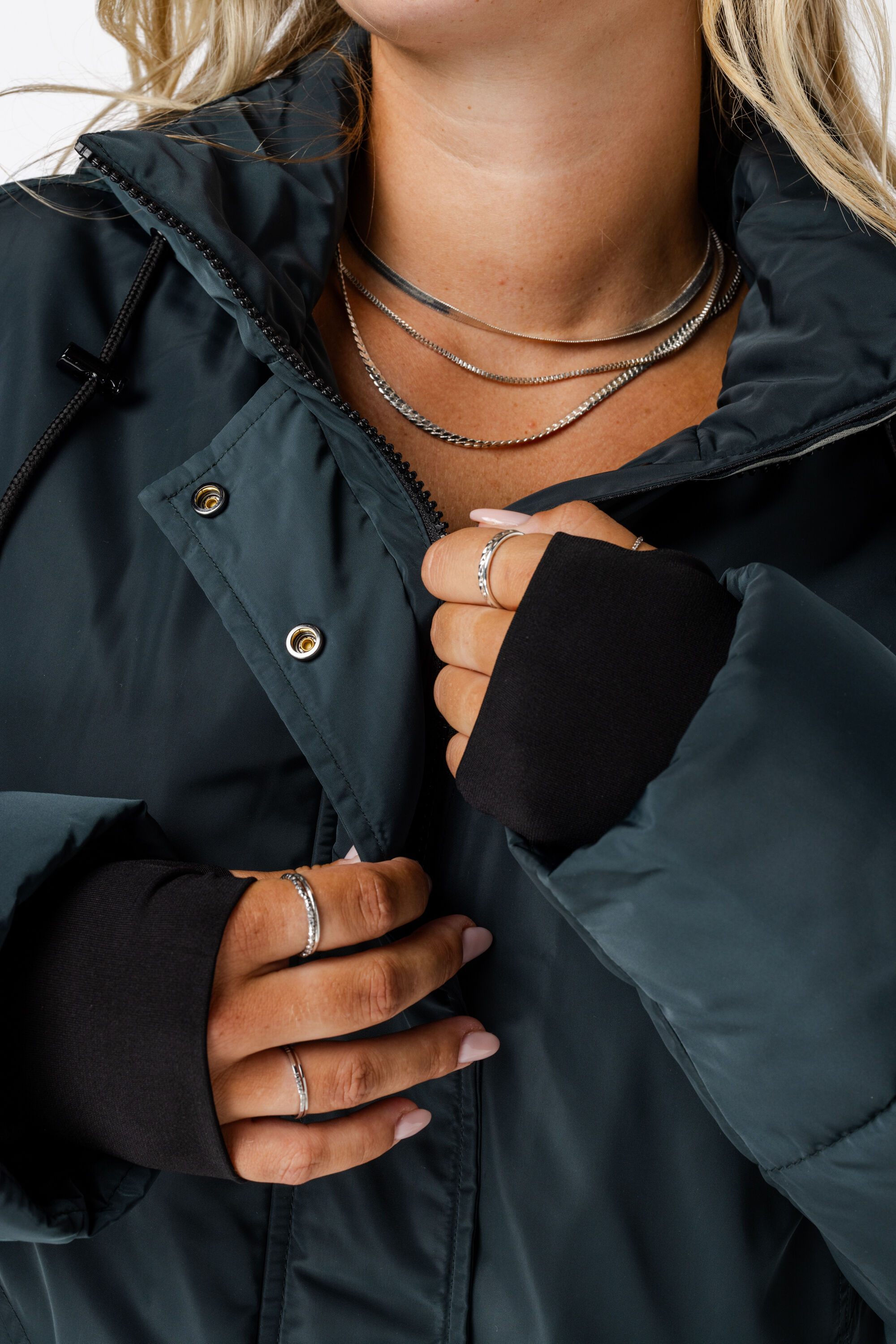 Chaqueta con cremallera y capucha image number 4