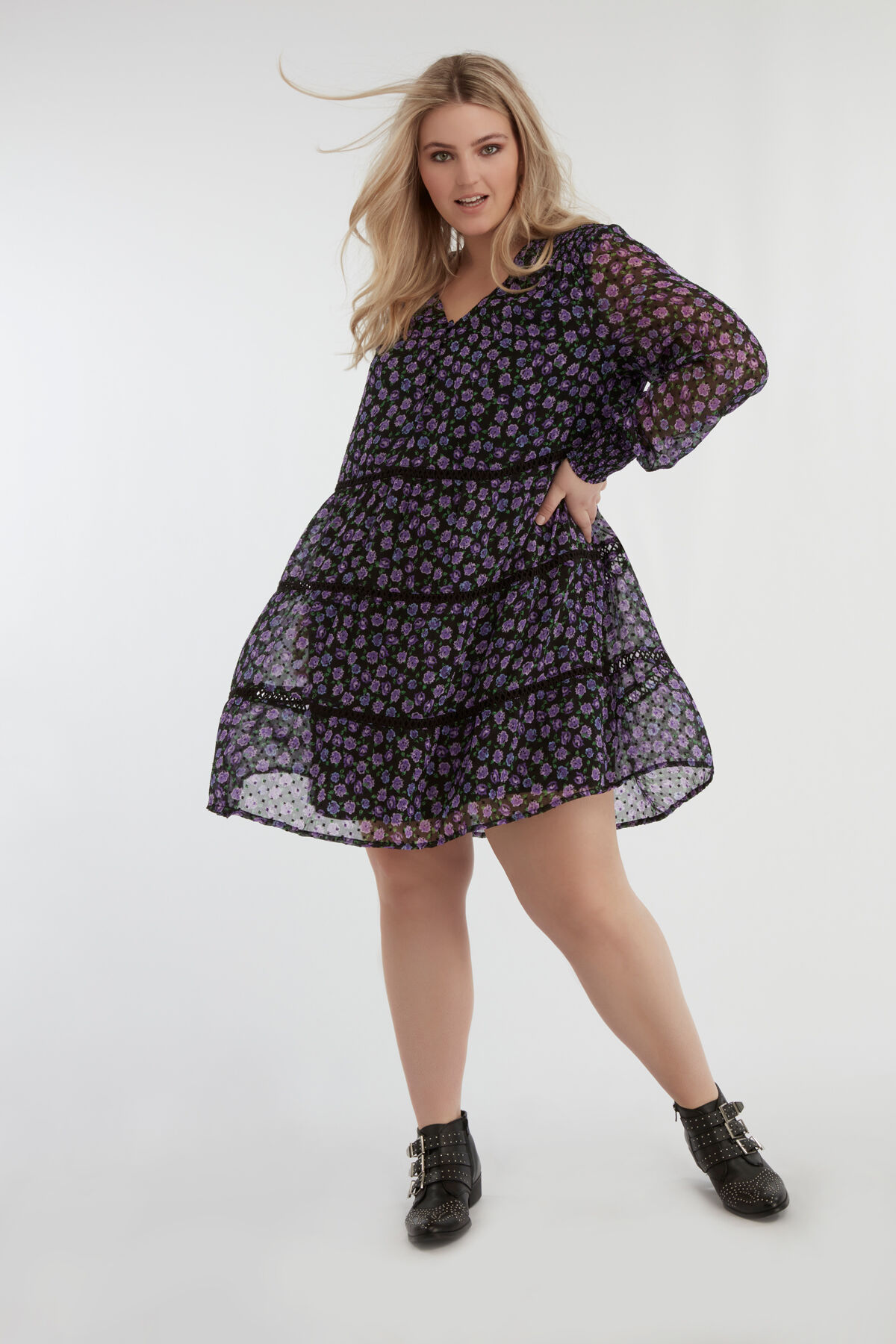 Vestido de flores con detalles fruncidos   image number 4