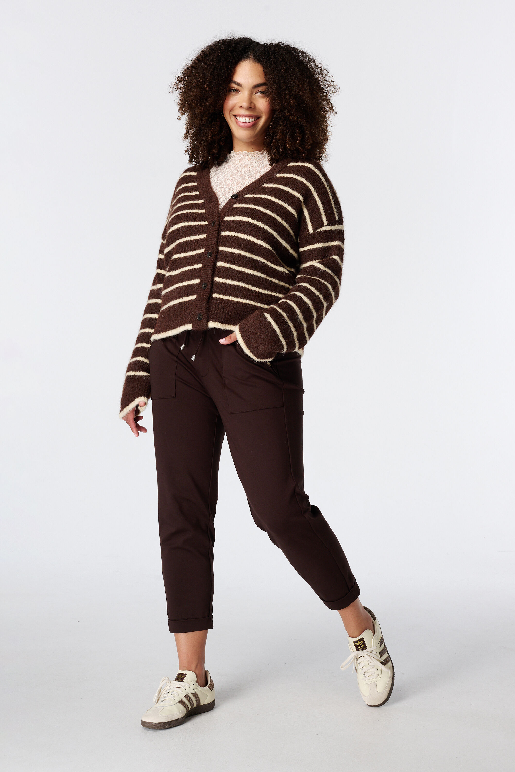 Pantal&oacute;n tapered con cintura el&aacute;stica