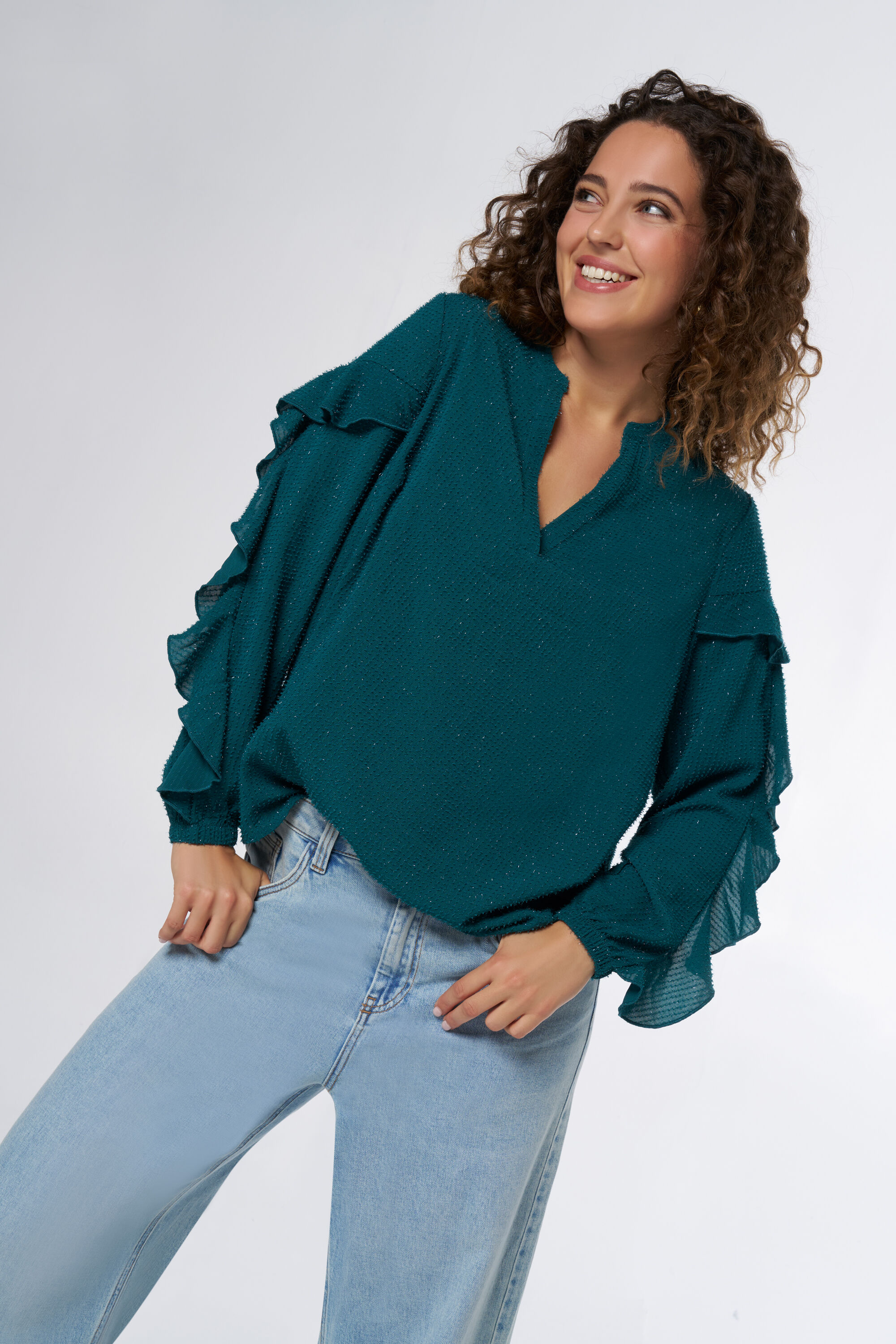 Blusa con volantes image number 5