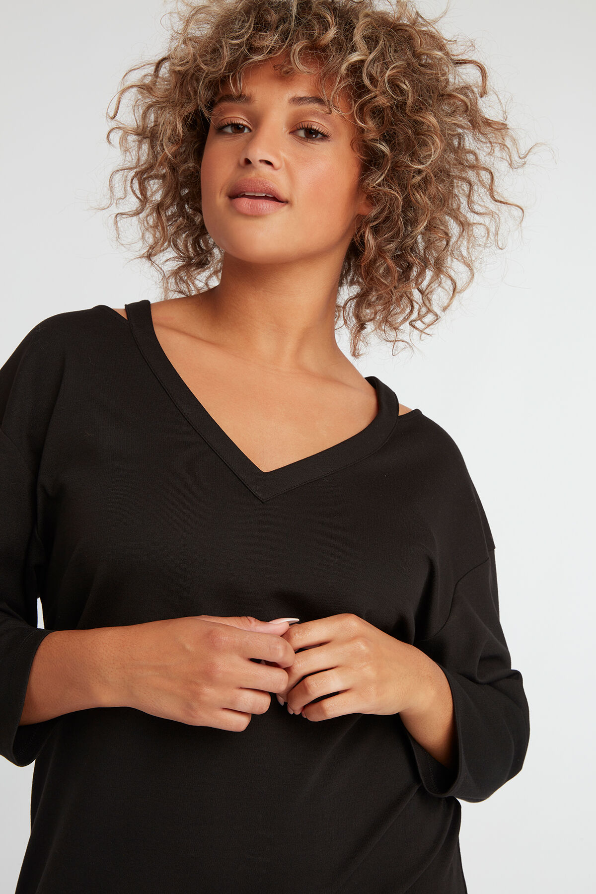 Vestido con cuello de pico image number 3