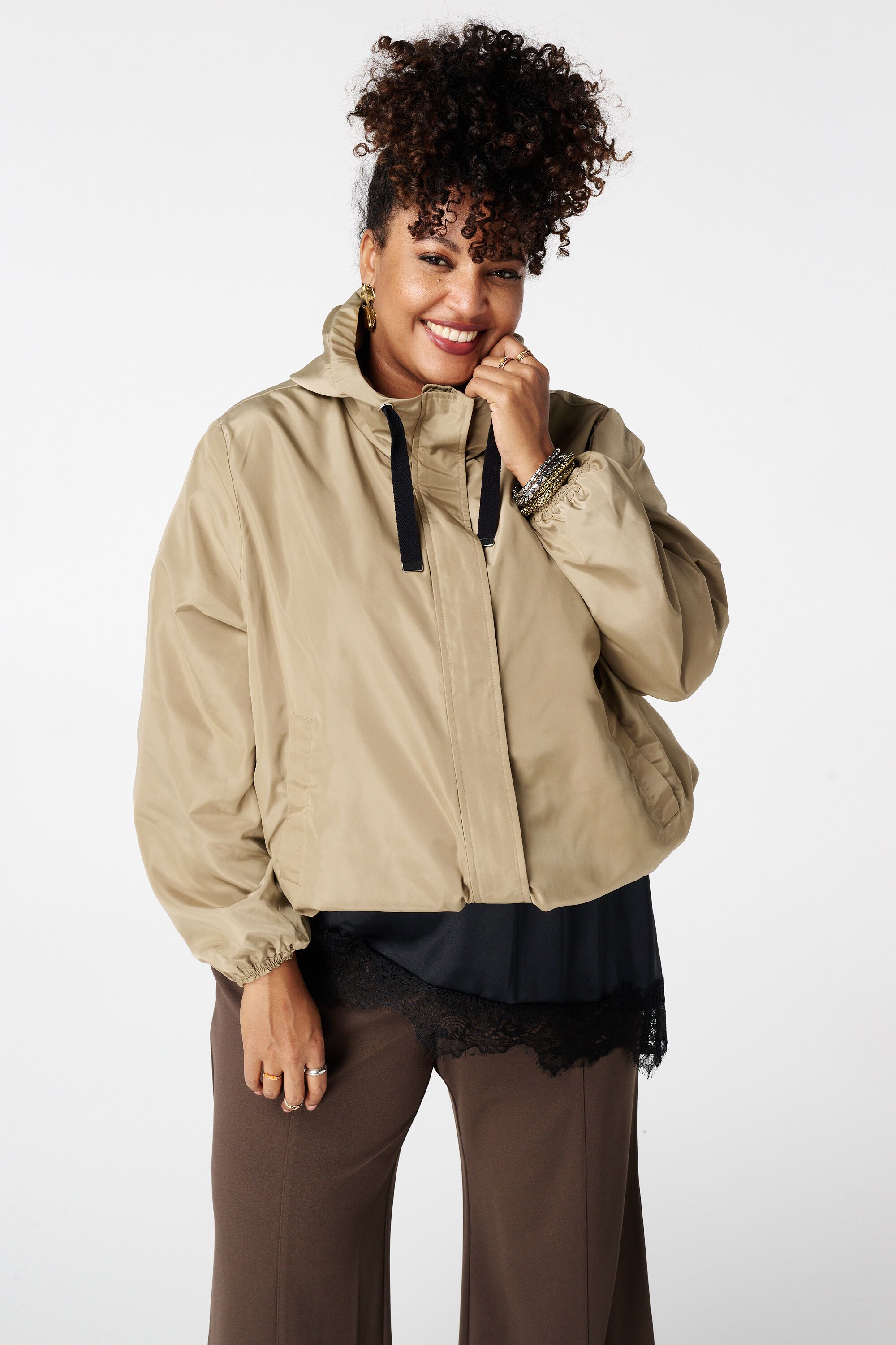 Chaqueta con capucha