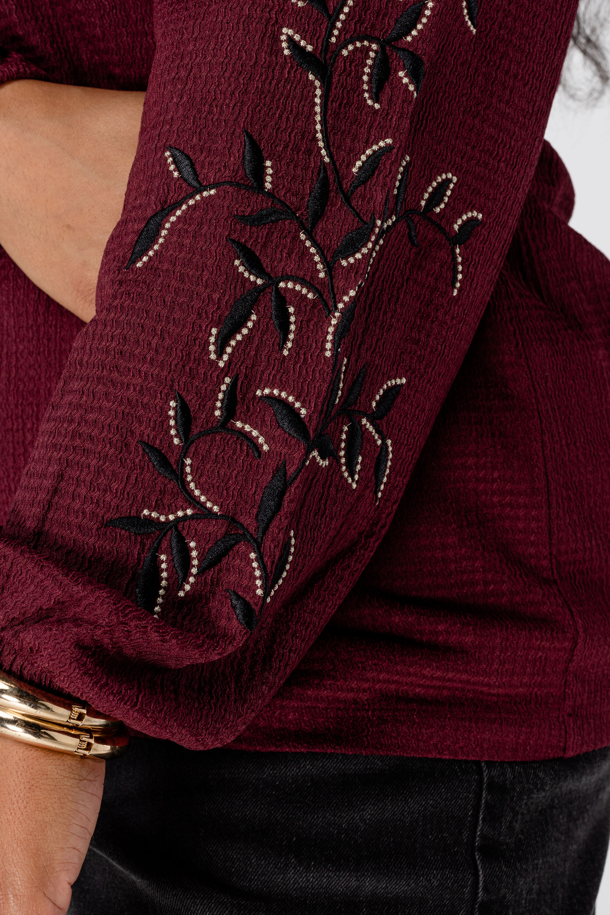 Top con bordado image number 4