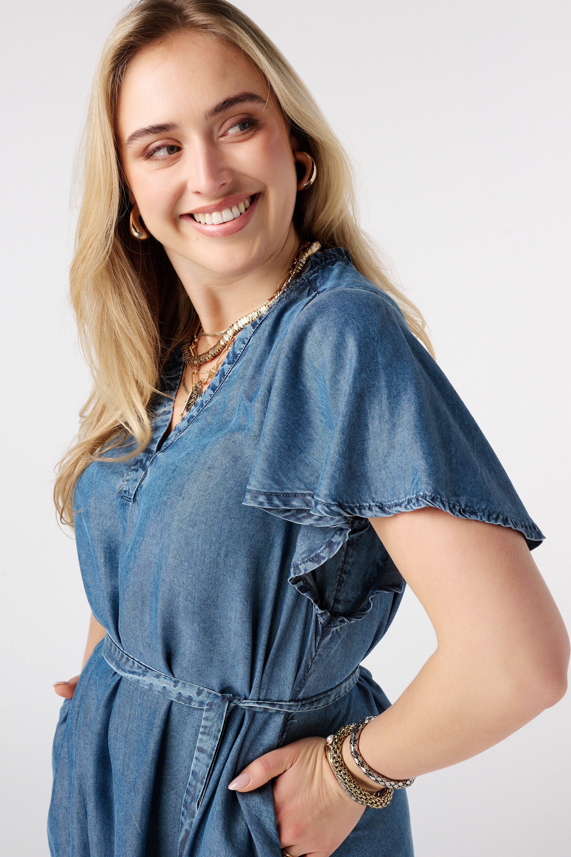 Vestido vaquero con cintur&oacute;n image number 4