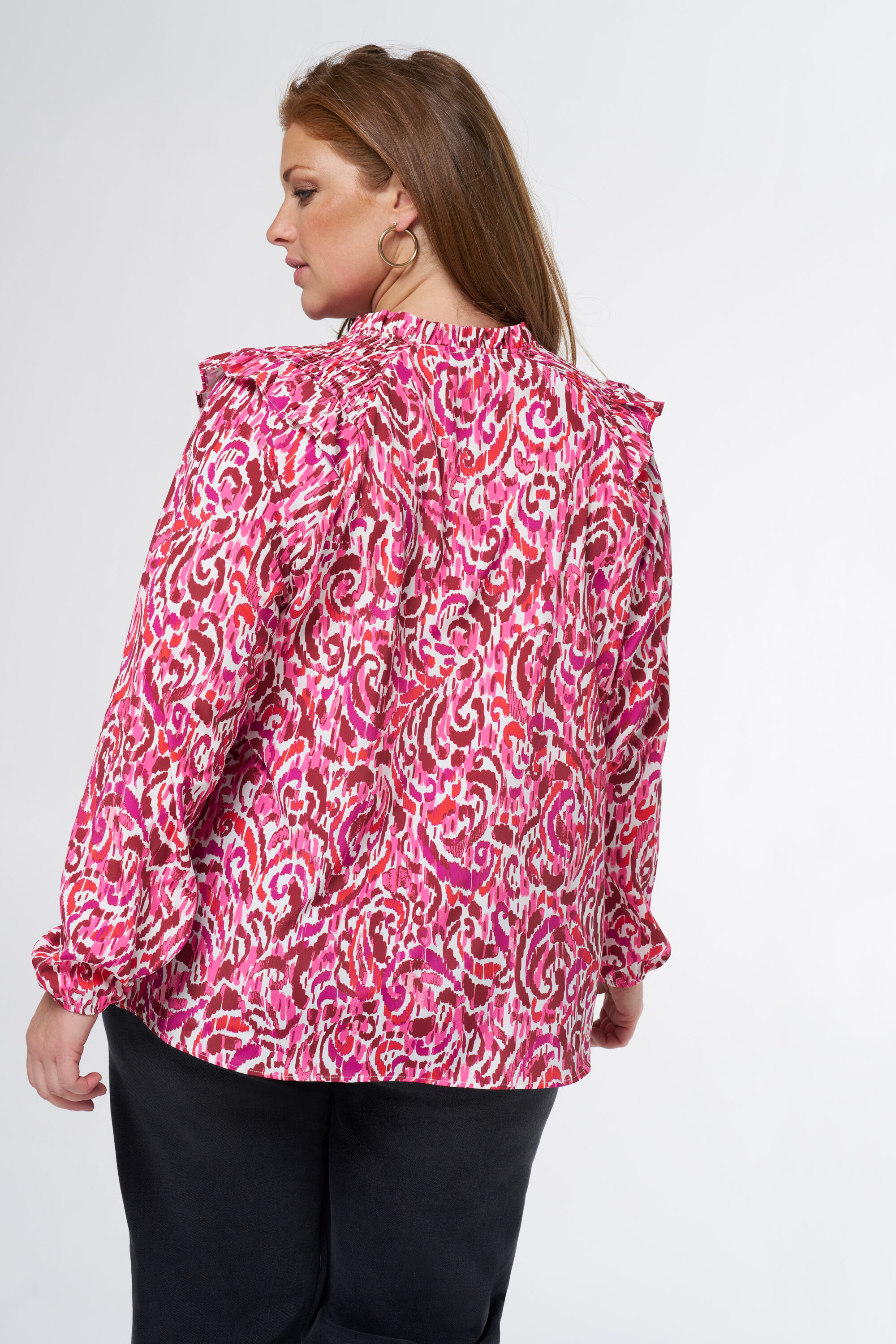 Blusa con un bonito estampado y detalles en el hombro image number 3