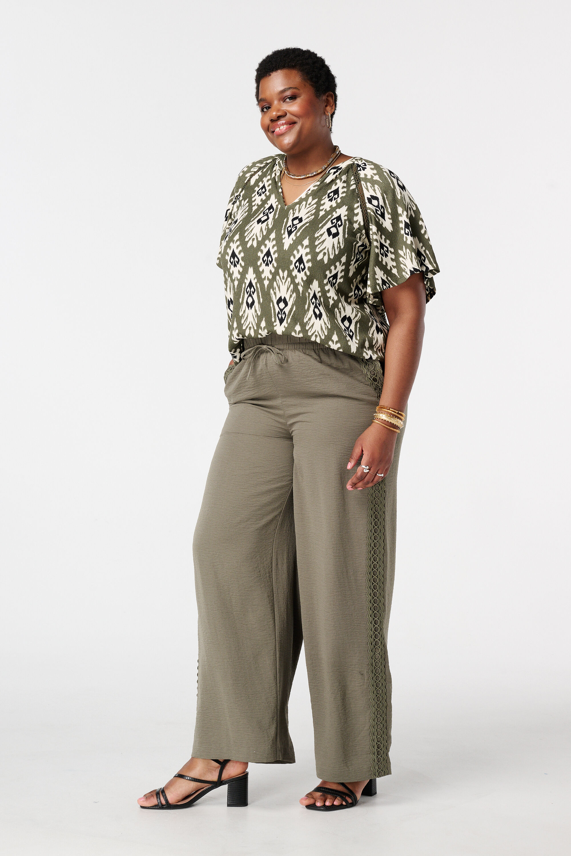 Top con mangas mariposa image number 5