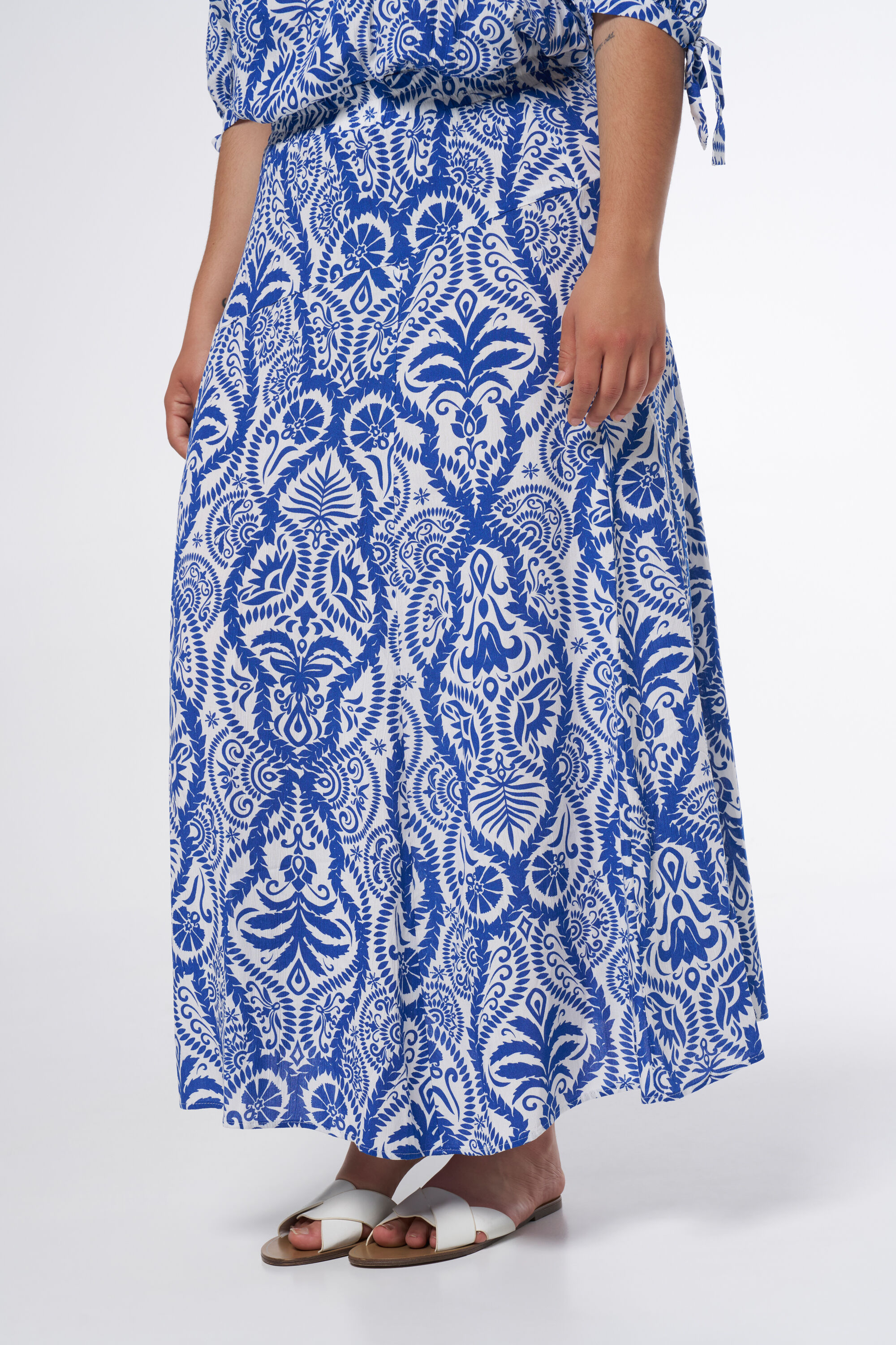 Falda midi con abertura image number 5