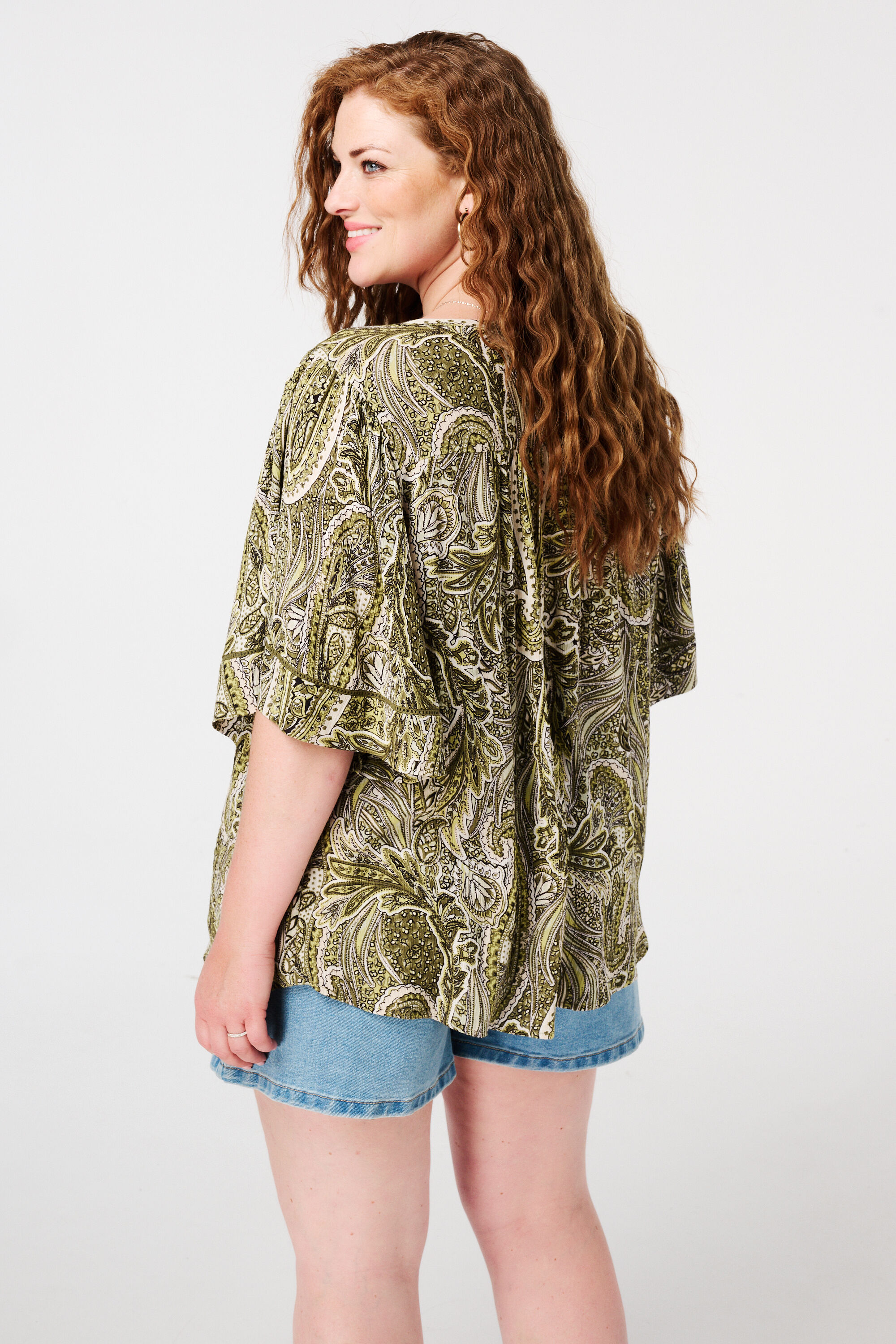 Blusa con estampado y detalle de lazo image number 3