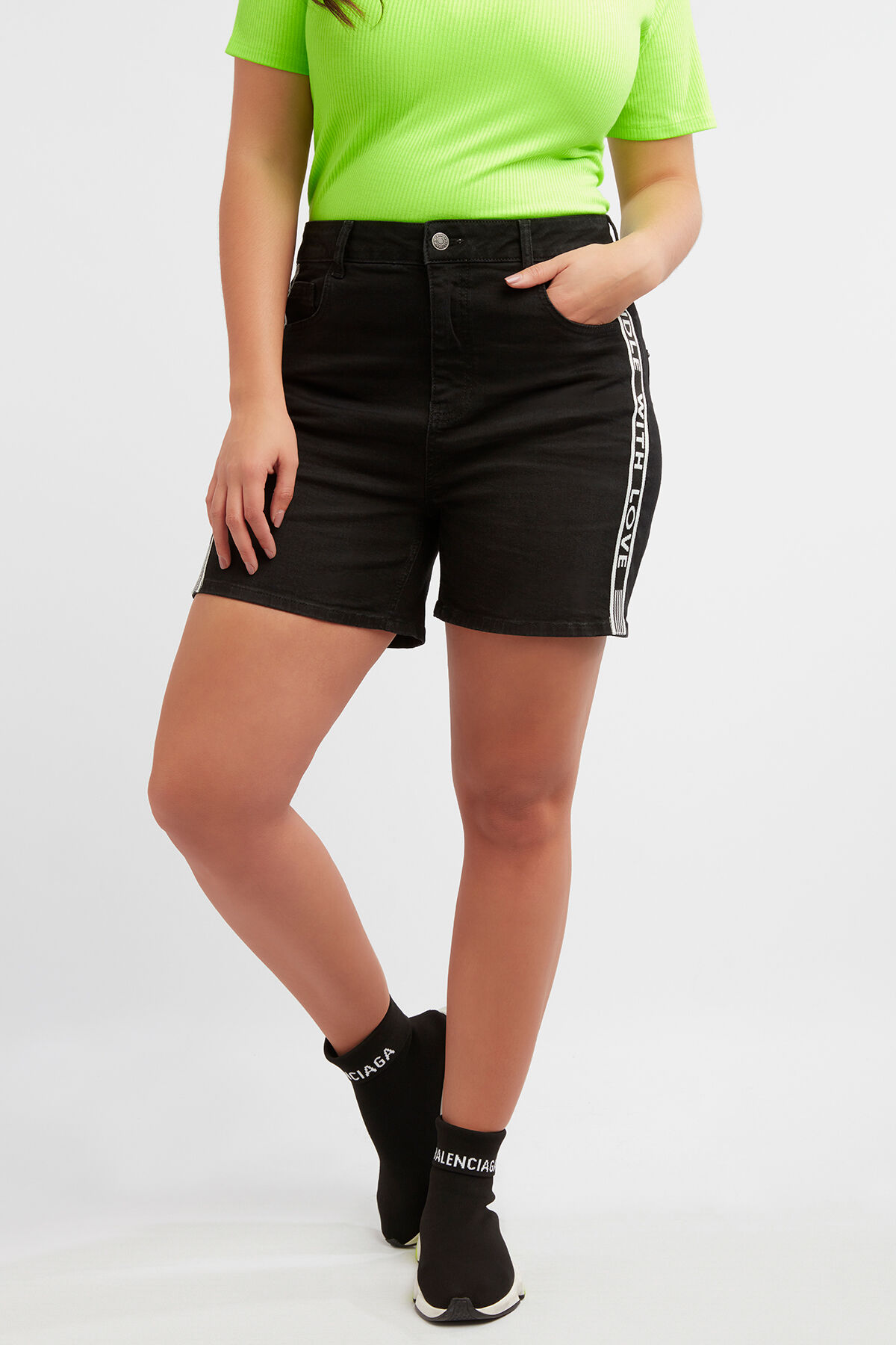 Shorts image number 3