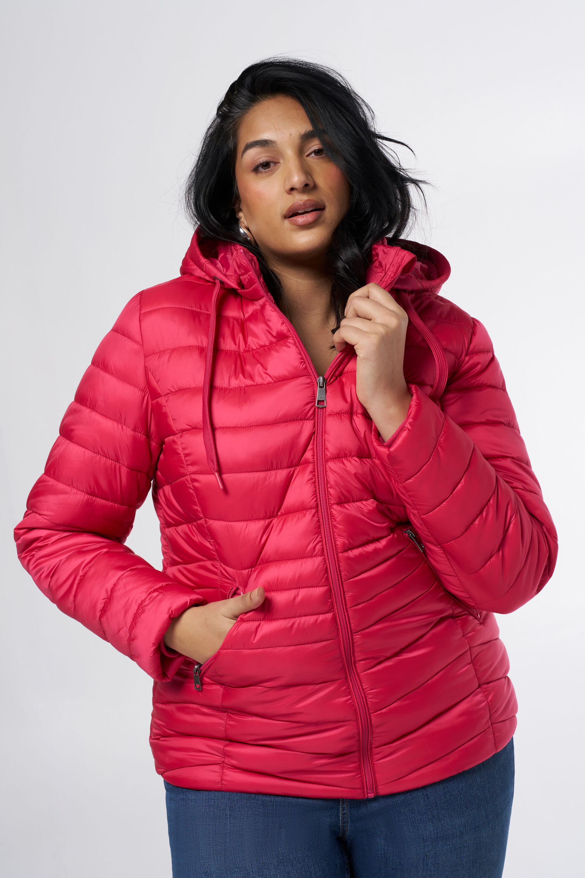 Chaqueta acolchada con capucha  image number 5