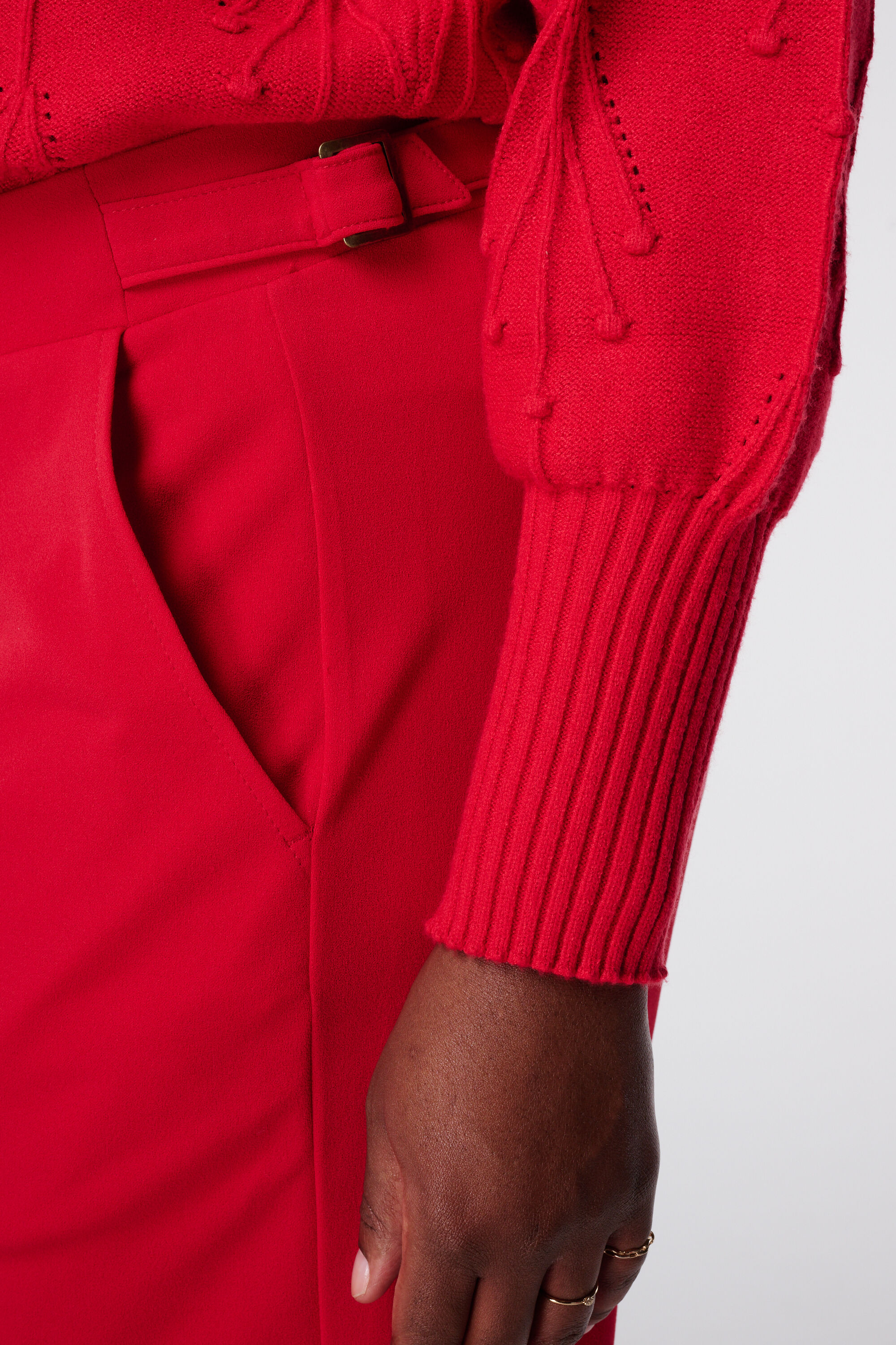 Pantalones el&aacute;sticos de corte recto image number 4