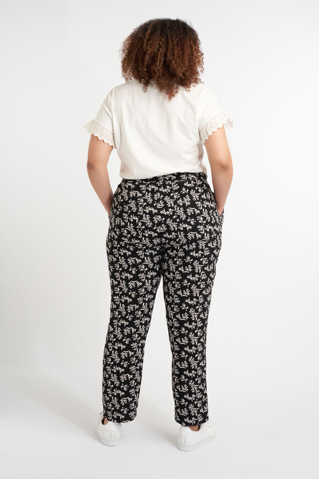 Pantalones holgados  image number 4