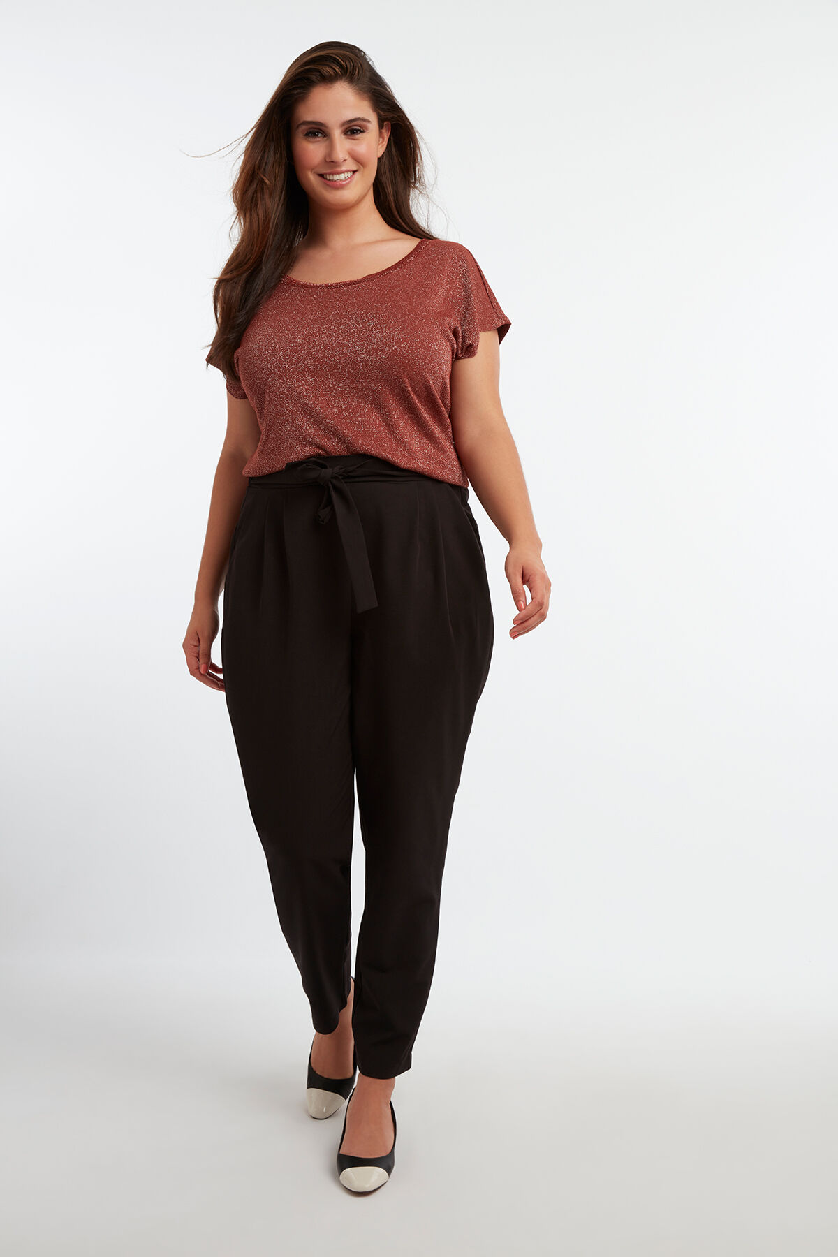 Pantalones con cintura paperbag image number 3