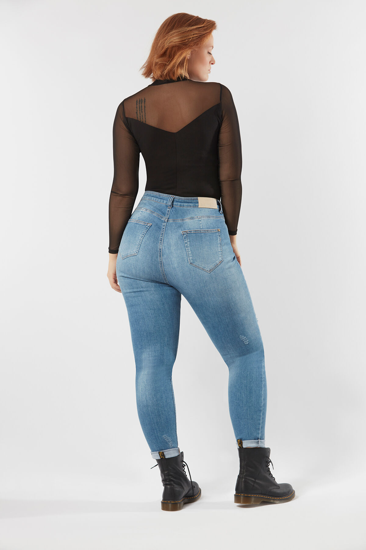 Vaqueros pitillo en forma de A con lavado a la piedra image number 4