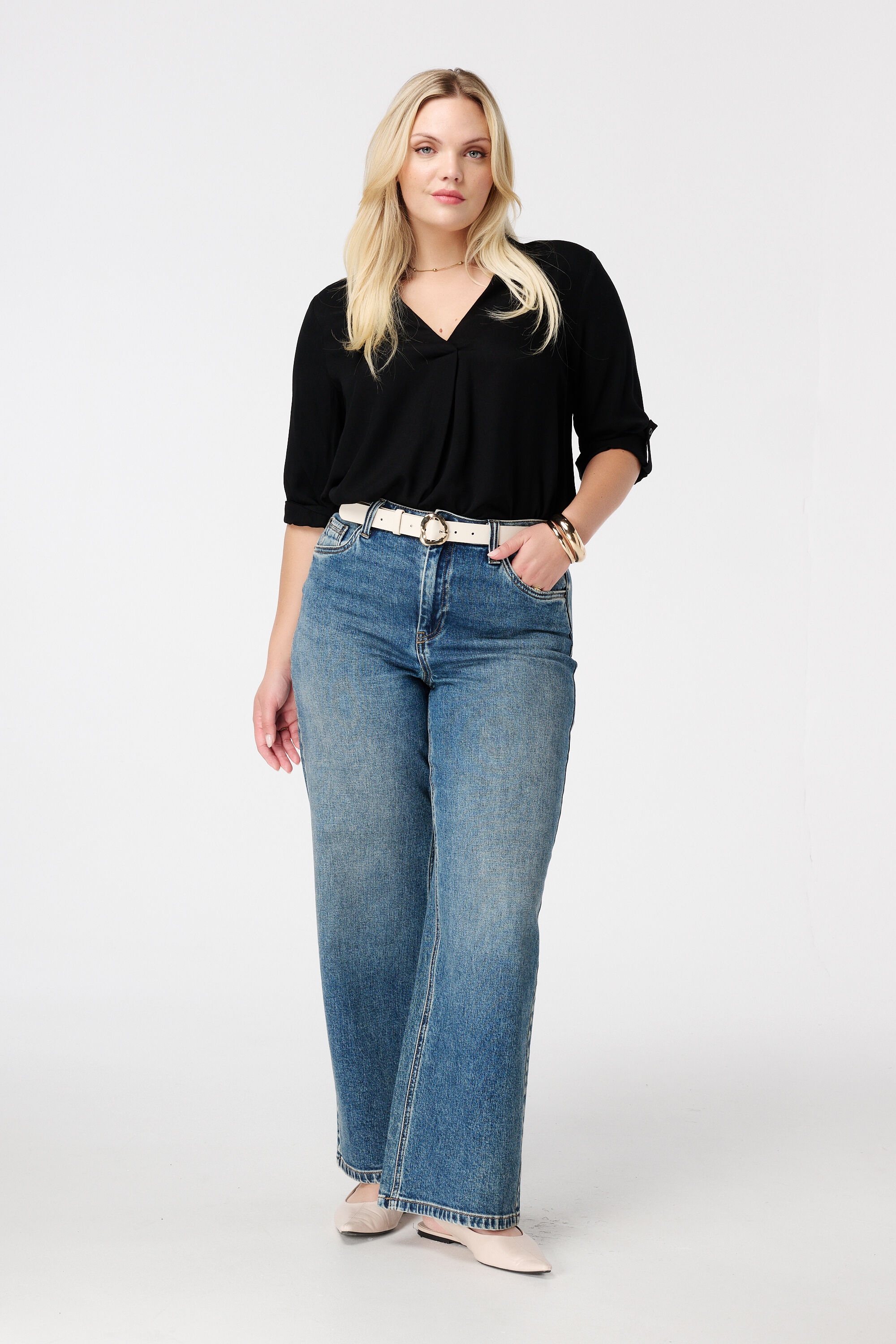 Blusa con mangas enrolladas image number 5