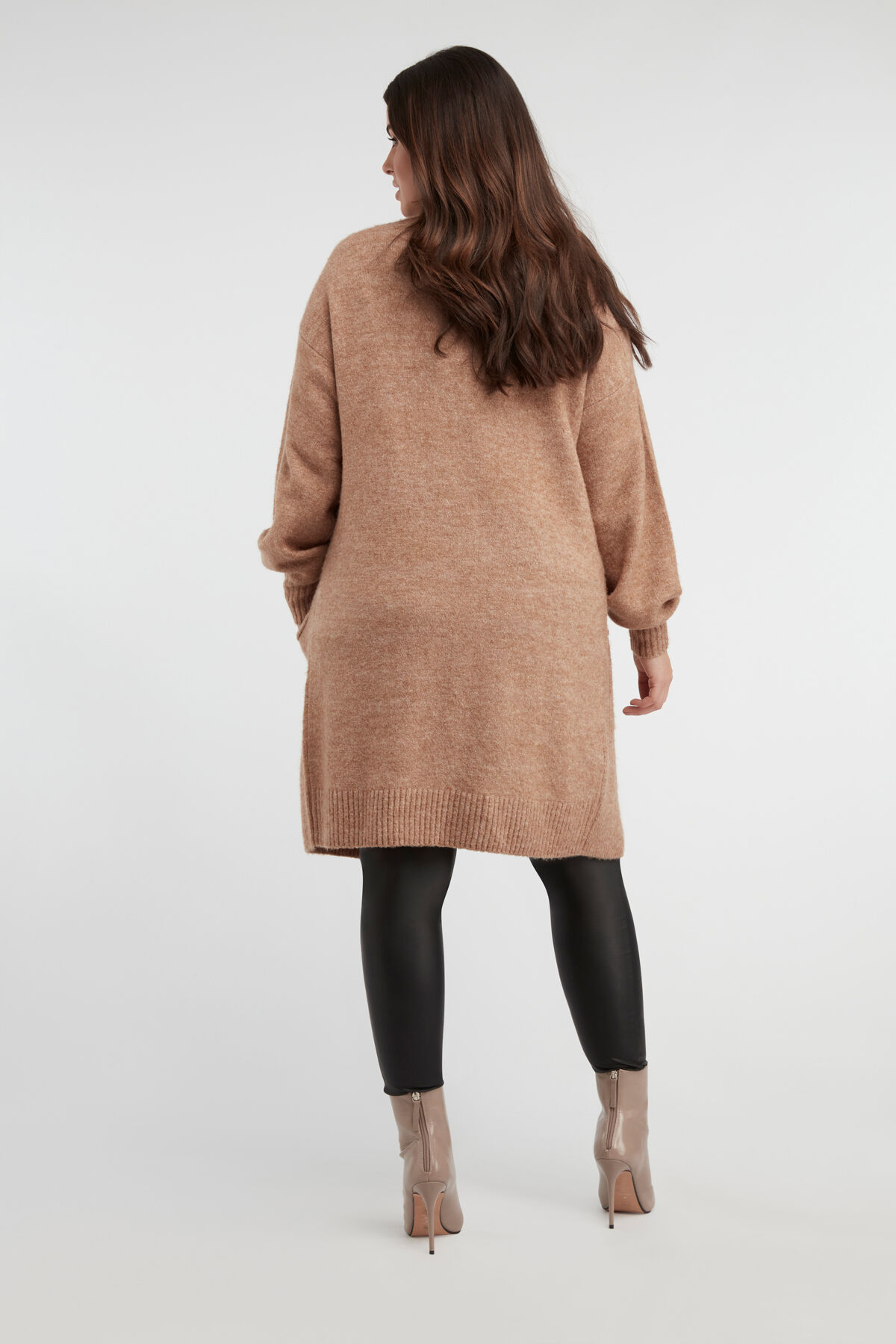 C&aacute;rdigan image number 3