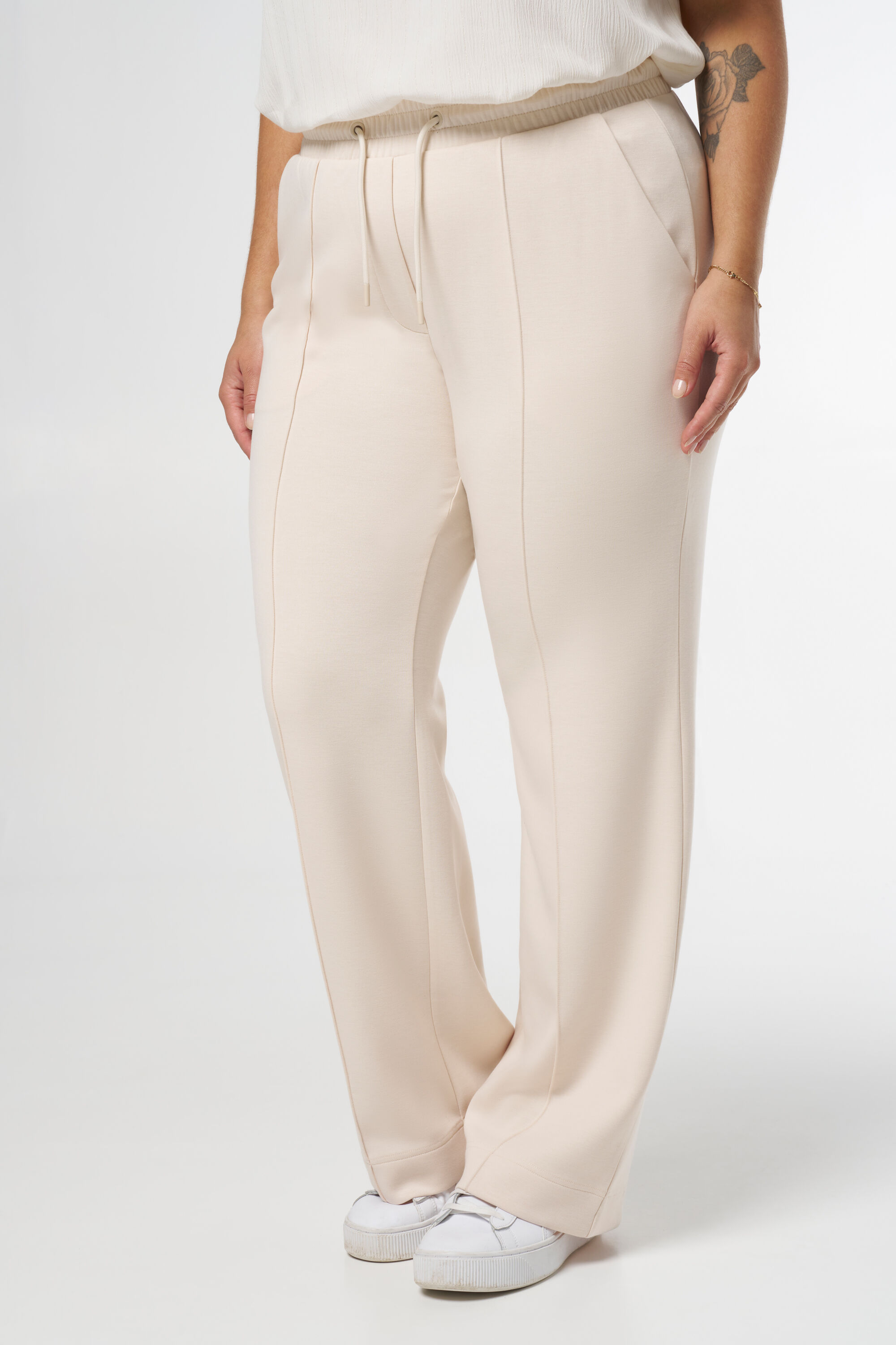 Vaqueros con pespunte decorativo  image number 5