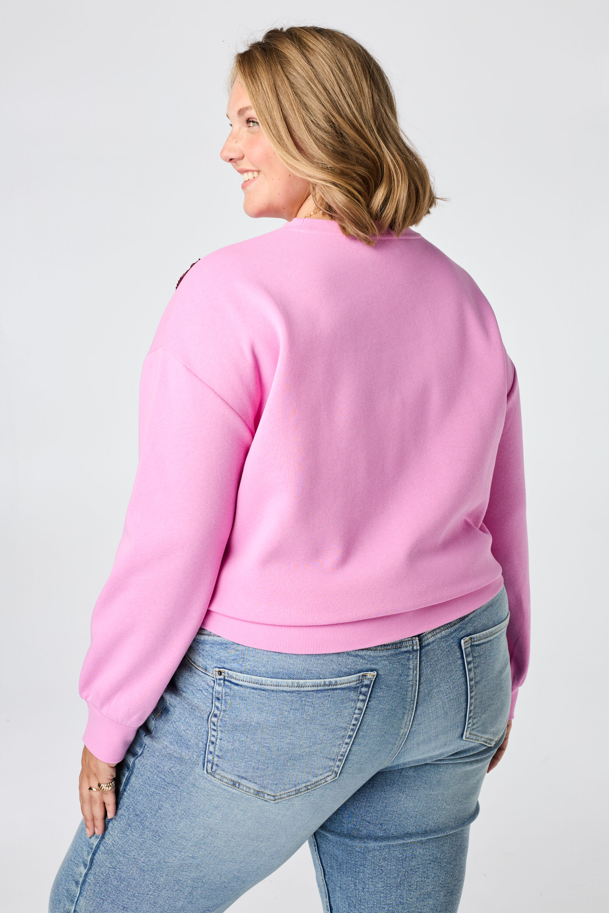 Sudadera con bordado image number 3
