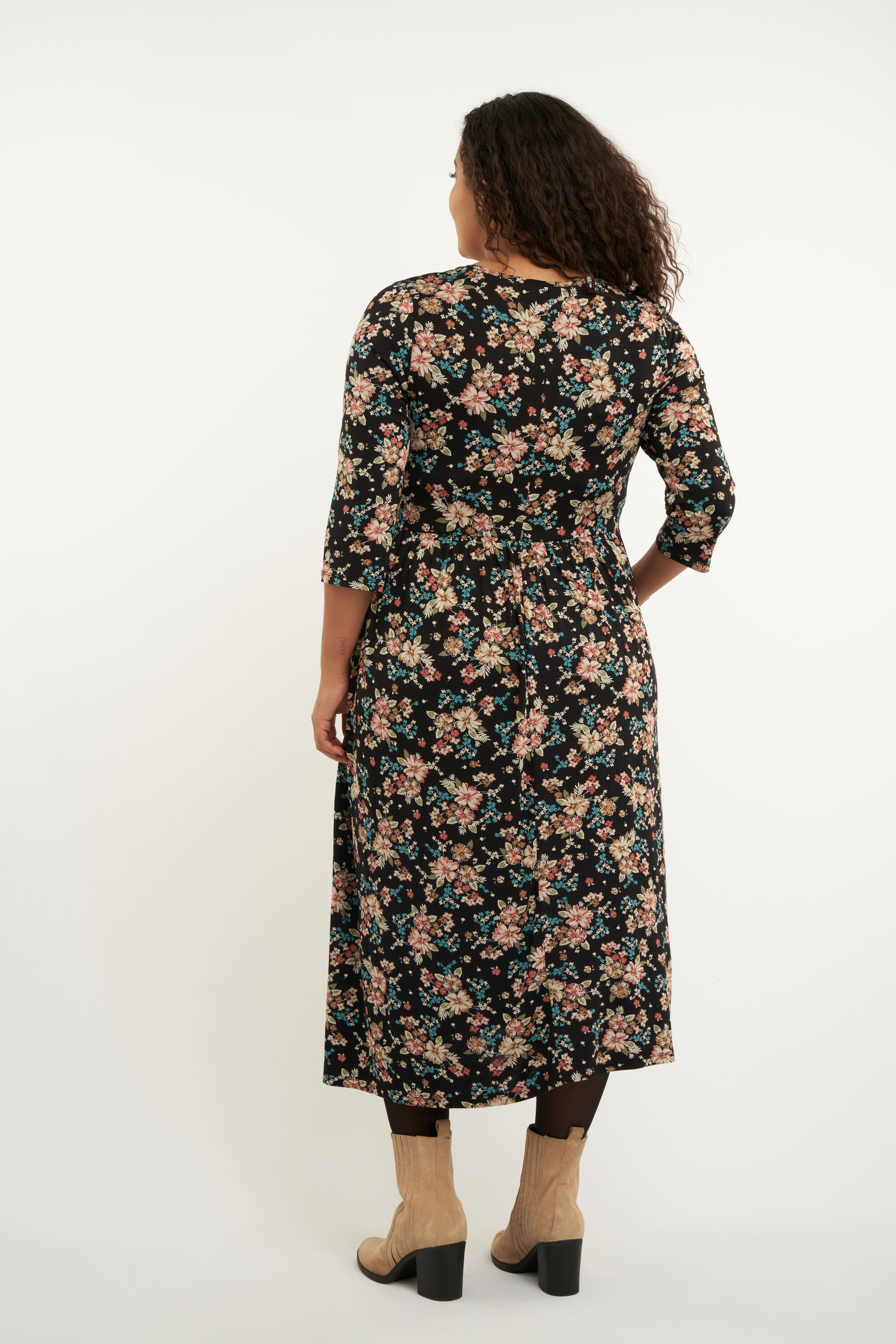 Vestido largo con estampado  image number 3