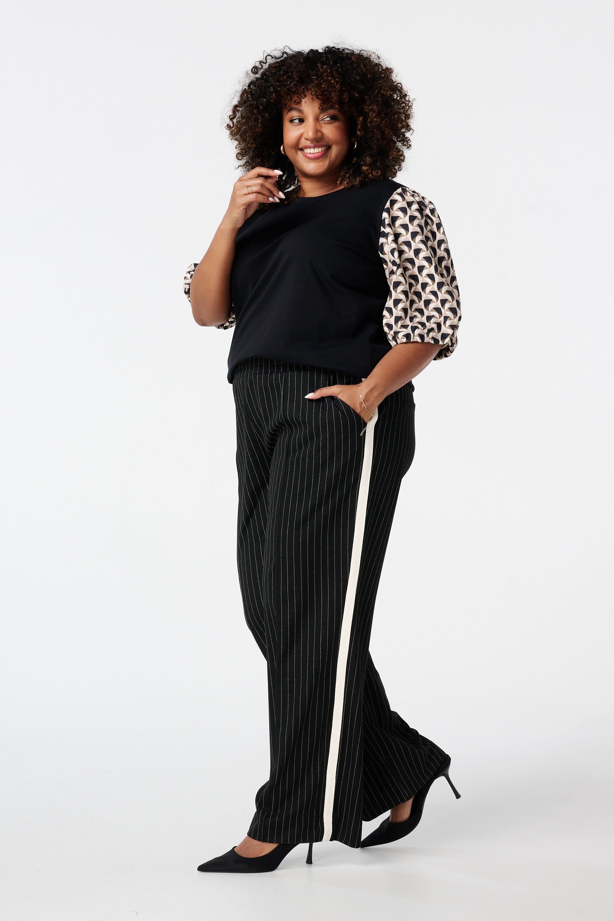 Camiseta con mangas abullonadas image number 5