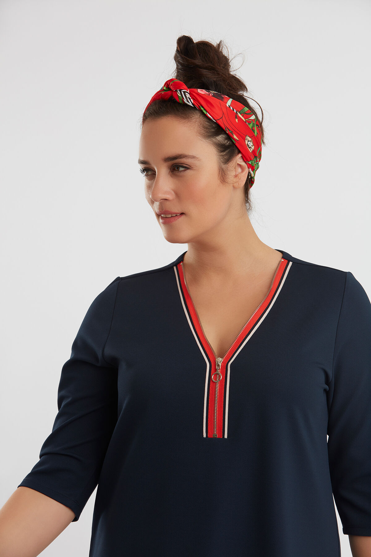 Vestido con detalles de cremallera image number 3