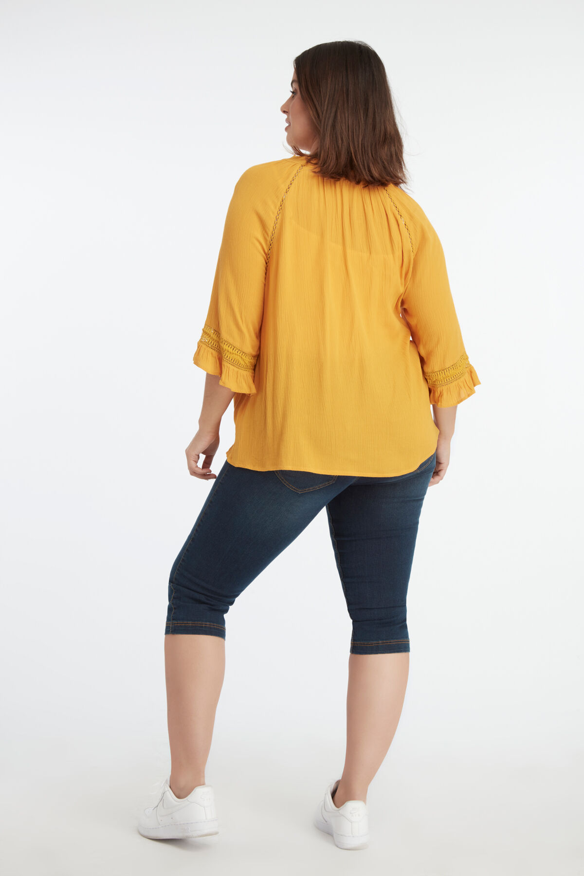 Blusa con detalles calados image number 4