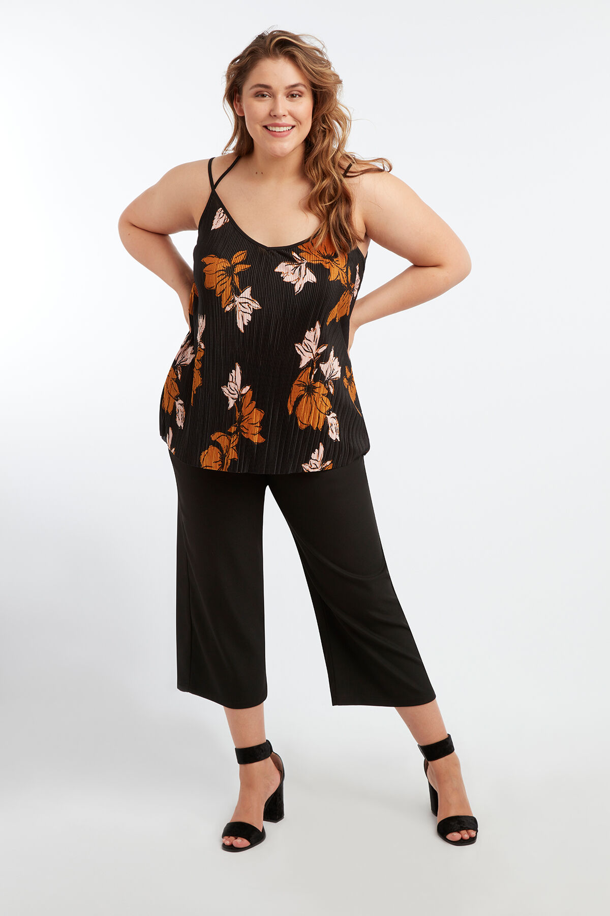 Pantalones tobilleros image number 4