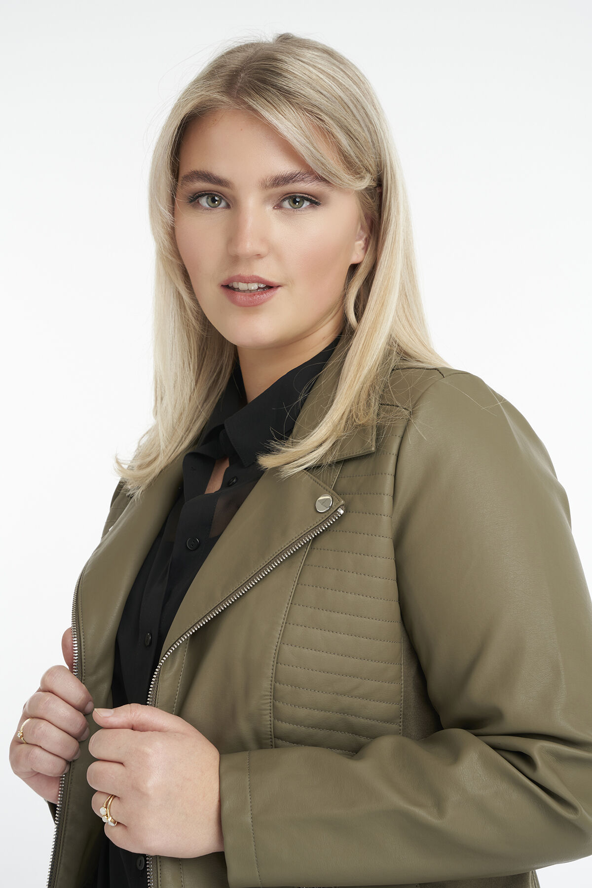 Chaqueta de cuero sint&eacute;tico  image number 4