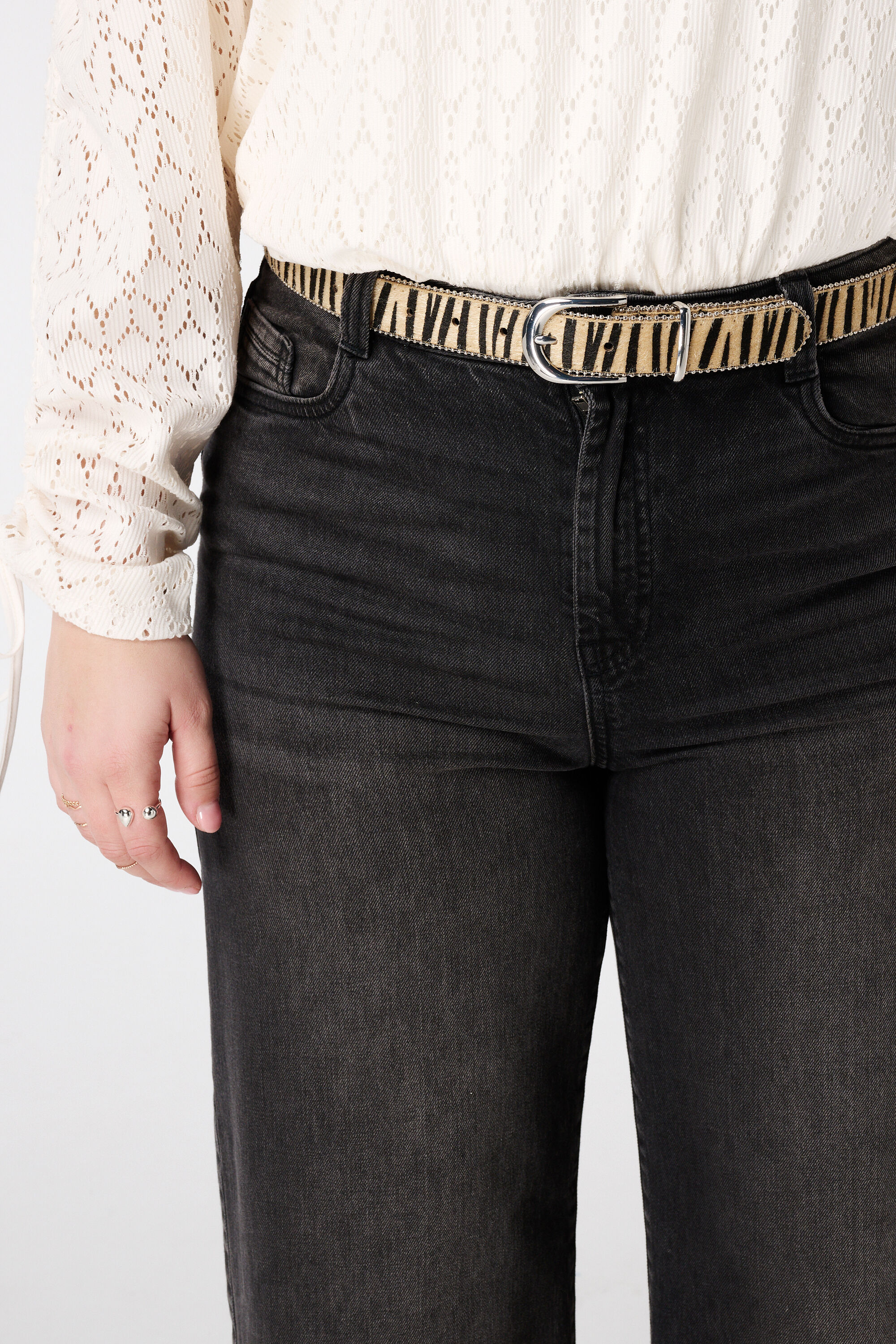 Cintur&oacute;n con estampado de cebra image number 2