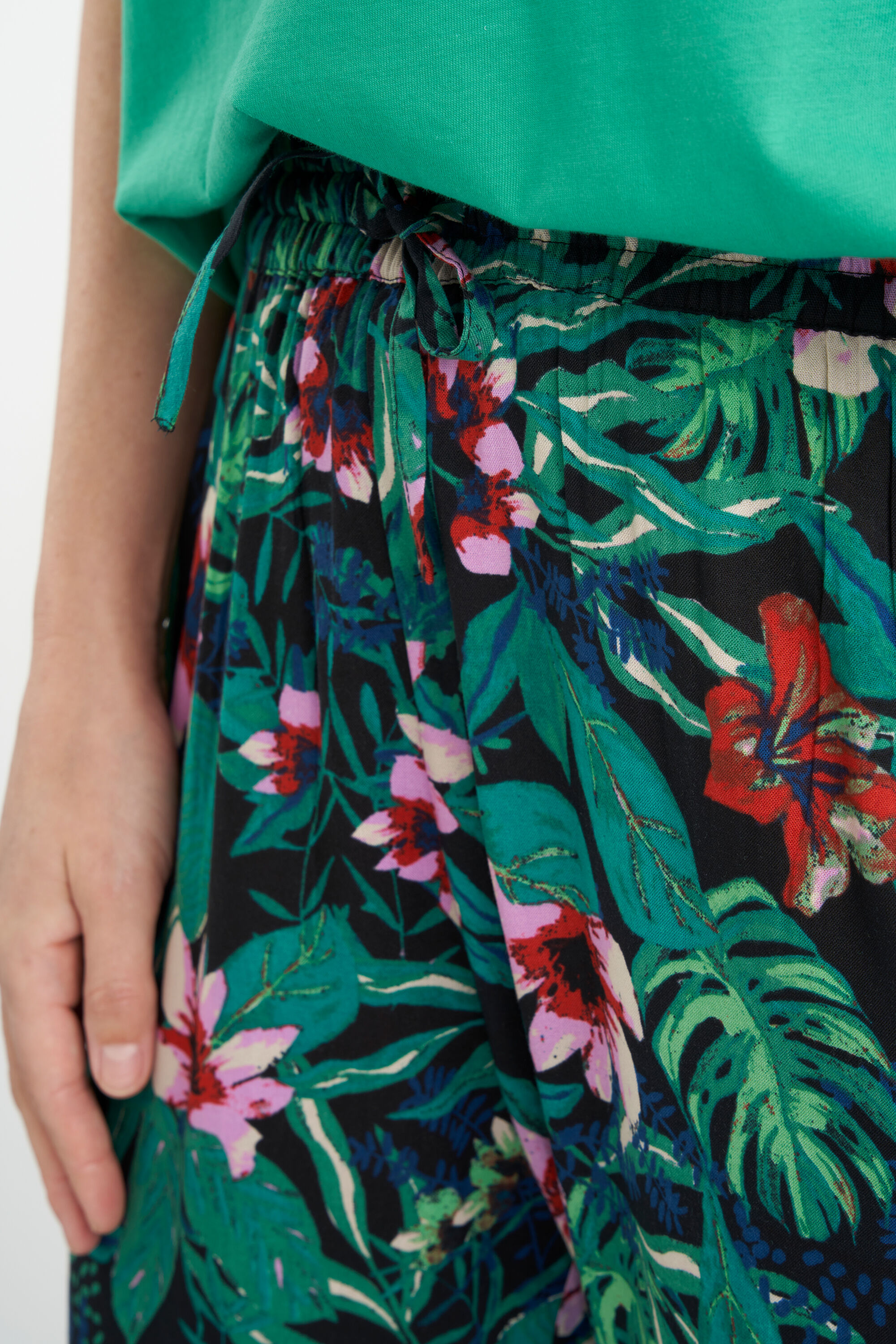 Pantalones holgados  image number 5