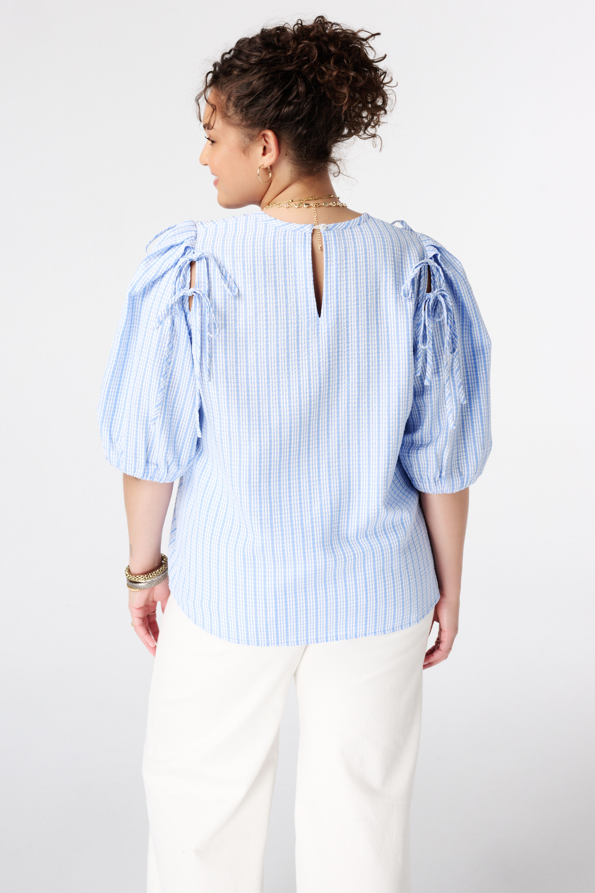 Blusa de cuadros con mangas abullonadas image number 3