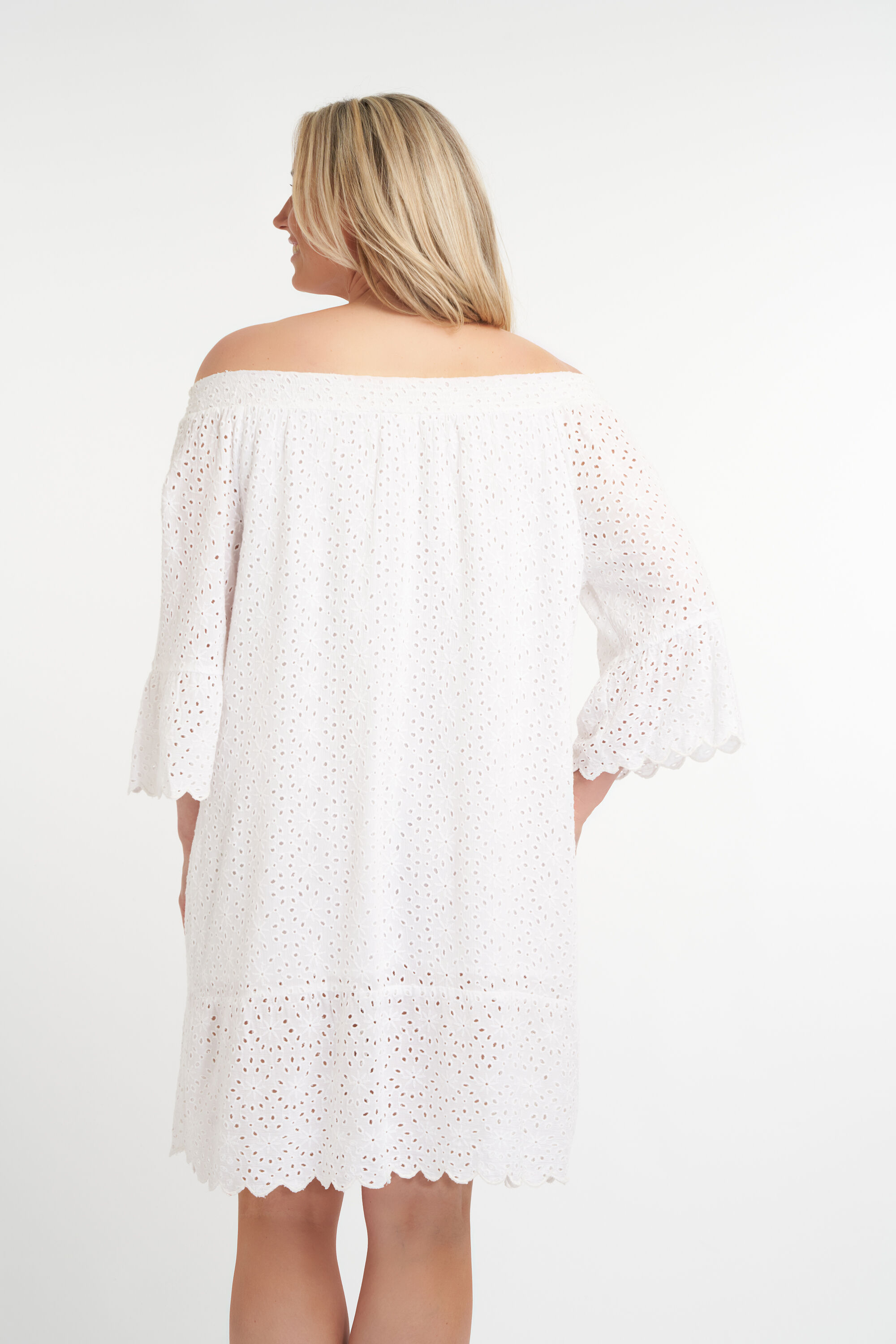 Vestido con bordado image number 3