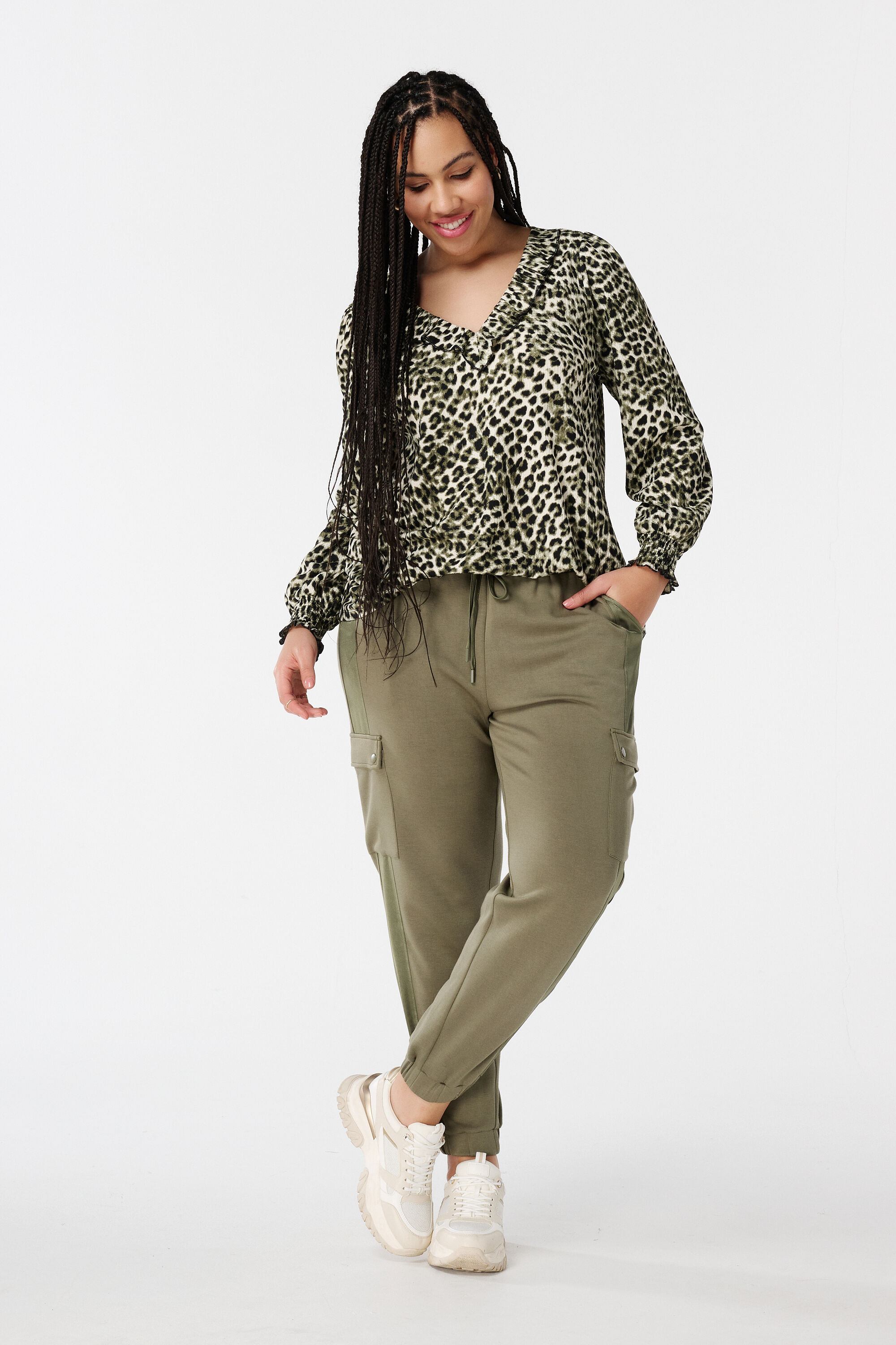 Top estampado con volantes image number 5