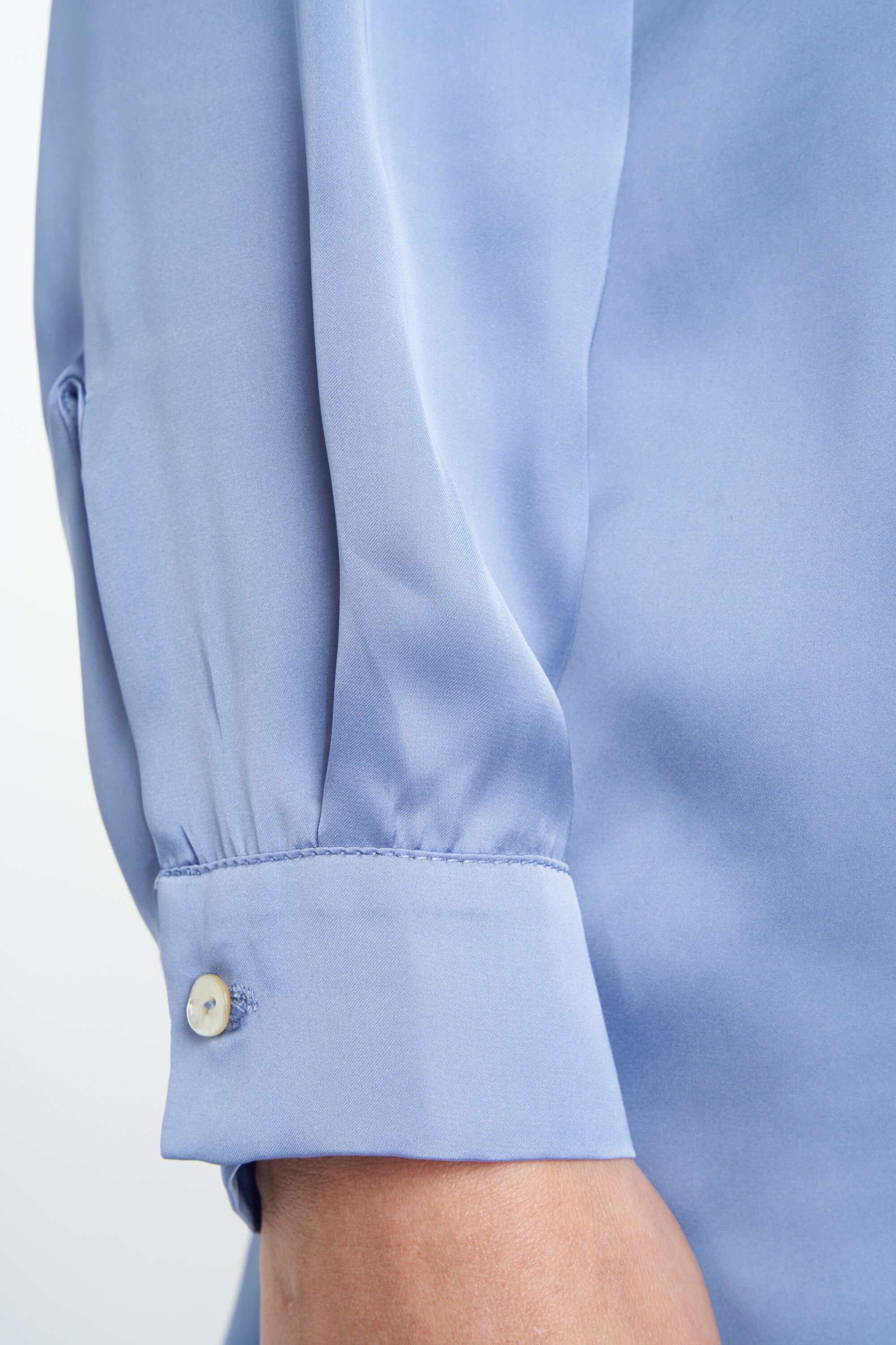 Blusa de sat&eacute;n  image number 4