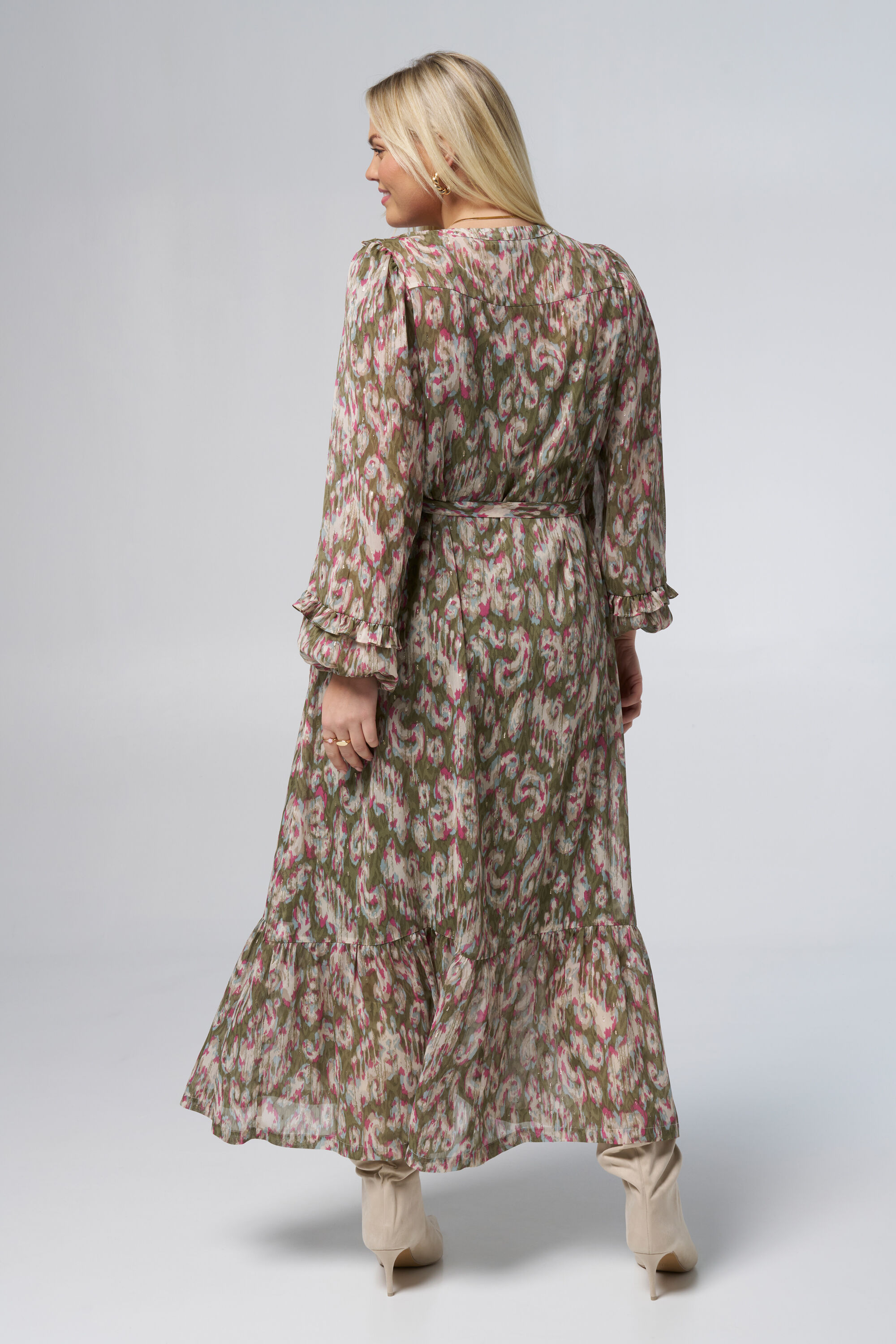 Vestido maxi colorido con detalles met&aacute;licos image number 3