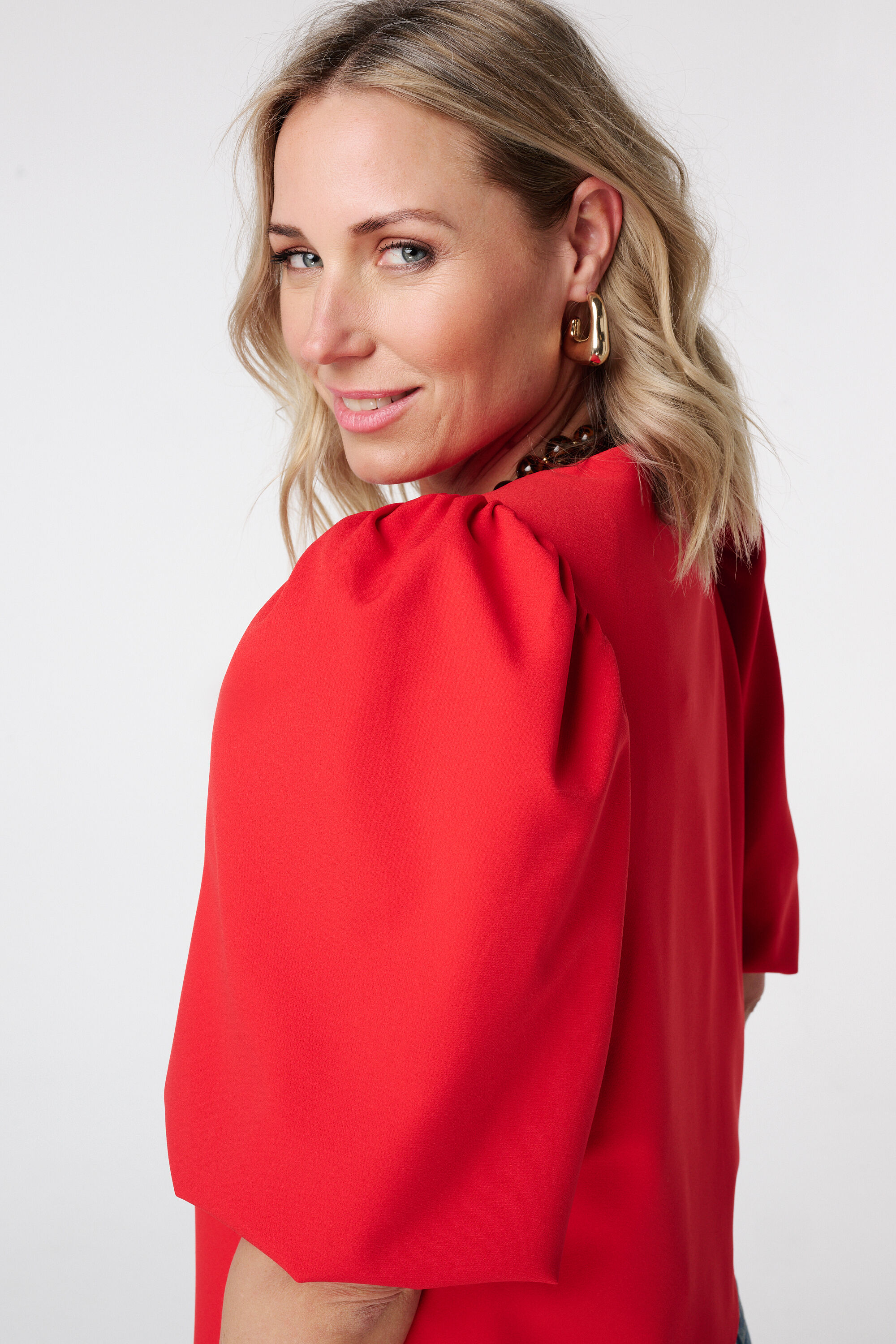 Blazer con mangas abullonadas cortas image number 4