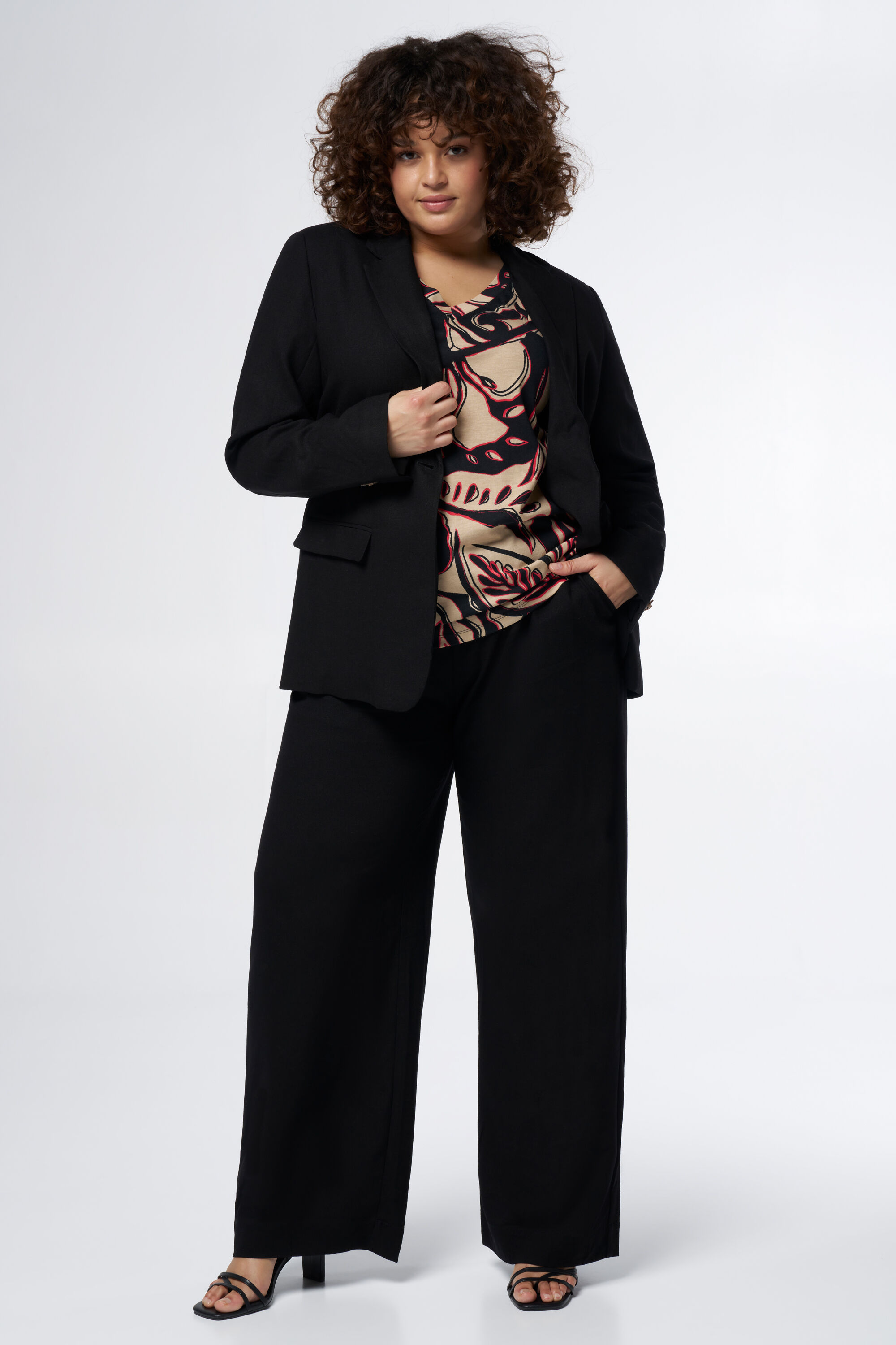 Blazer de lino de corte recto image number 5