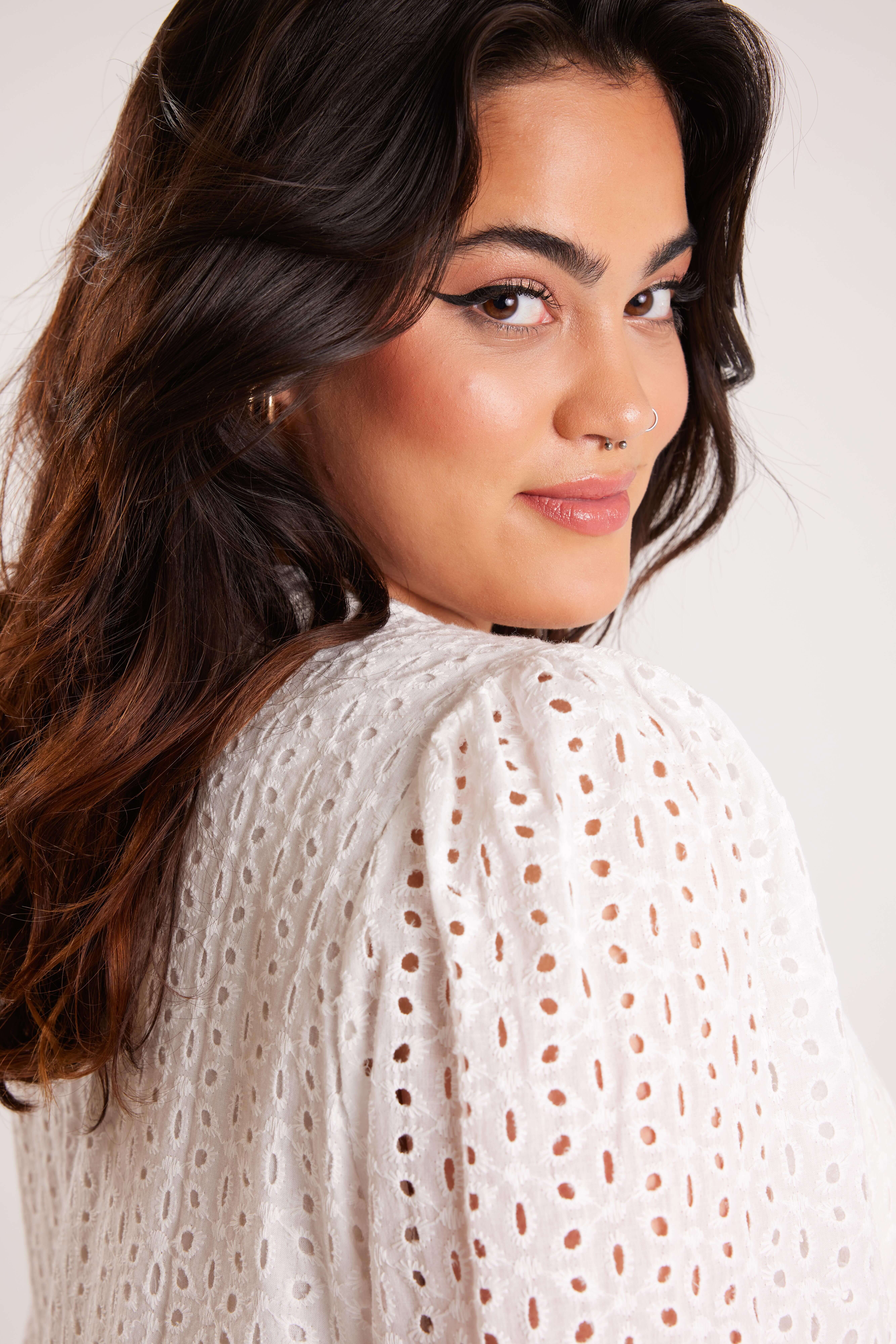 Vestido con bordado ingl&eacute;s image number 6