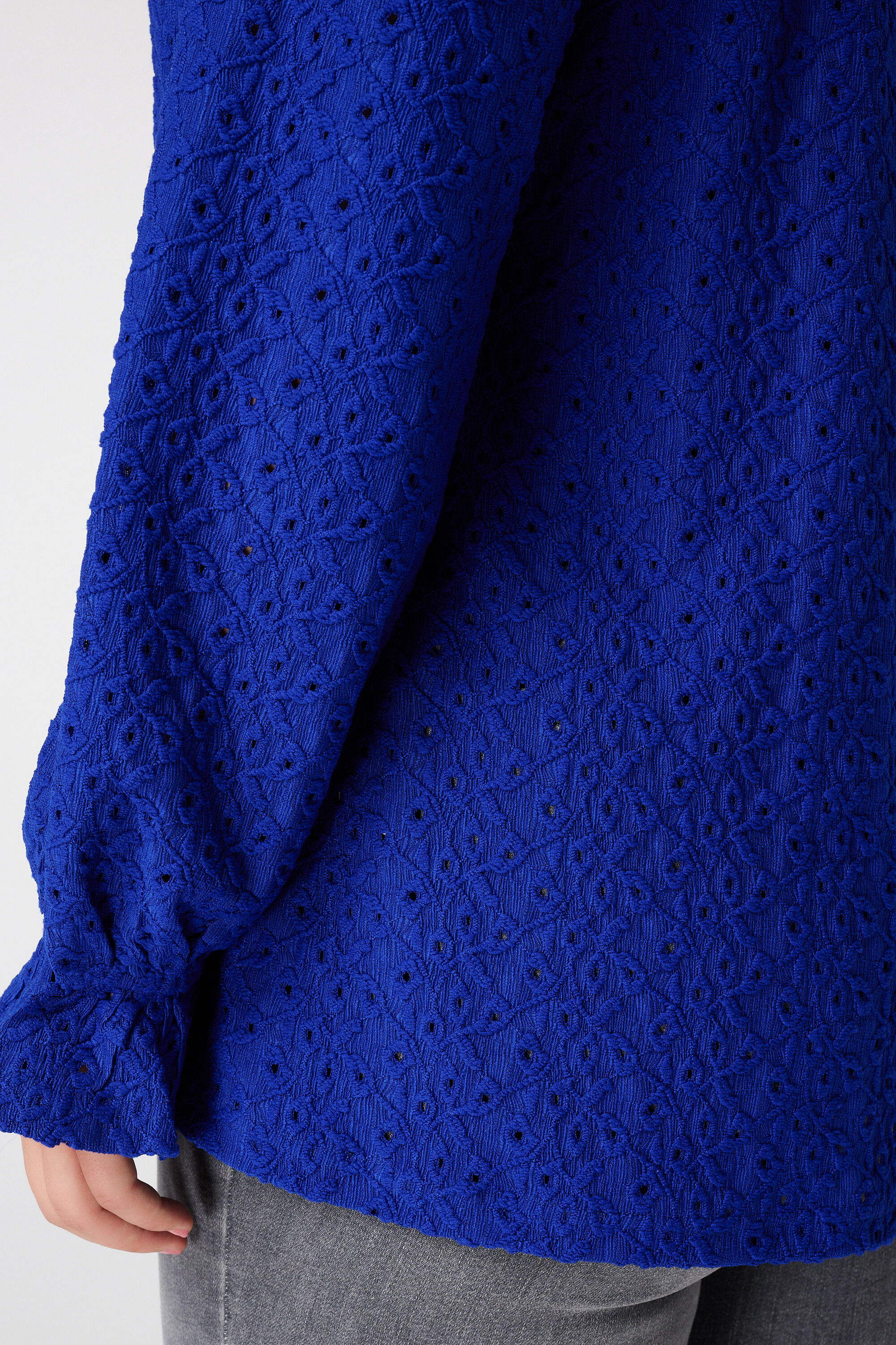 Top con bordado image number 6