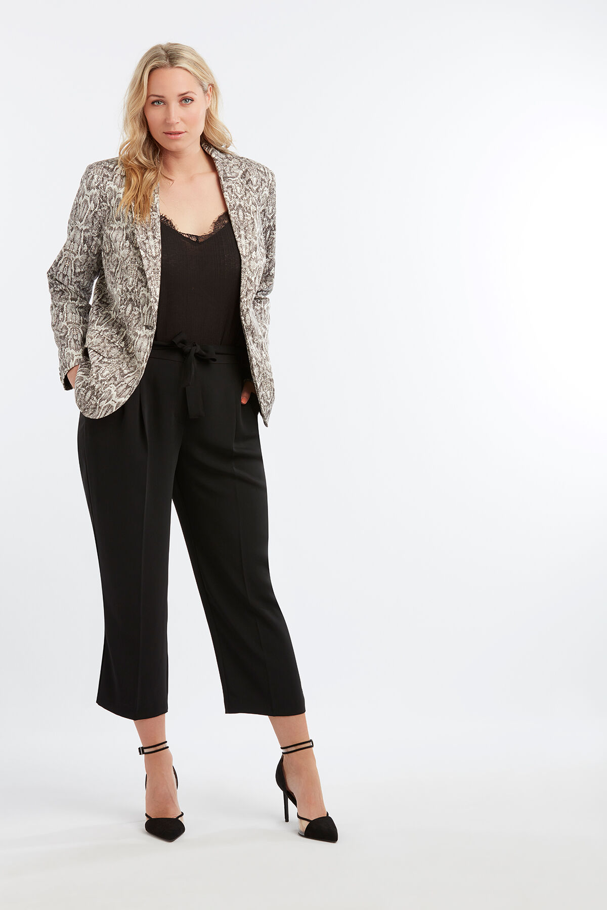 Pantalones holgados con cintur&oacute;n image number 3