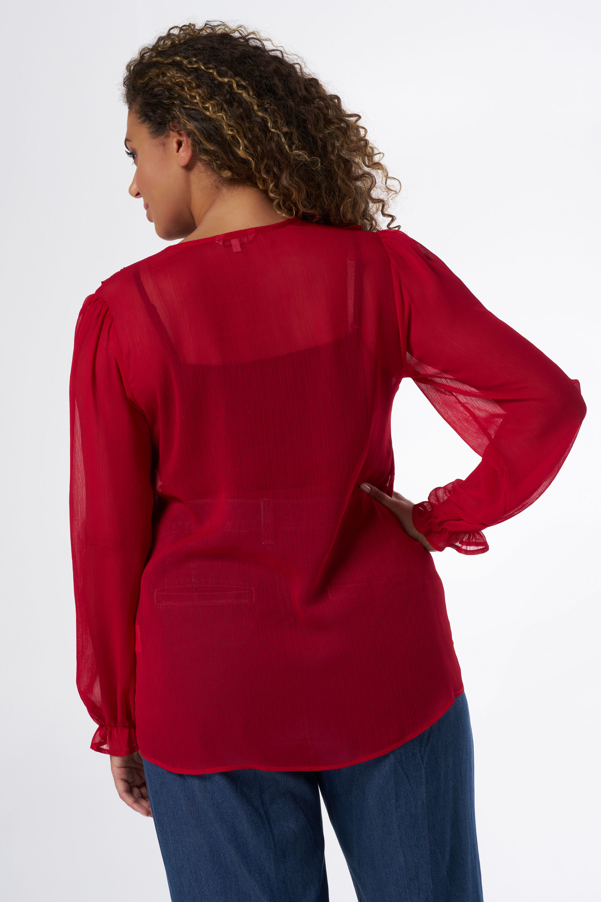 Blusa con volantes  image number 3