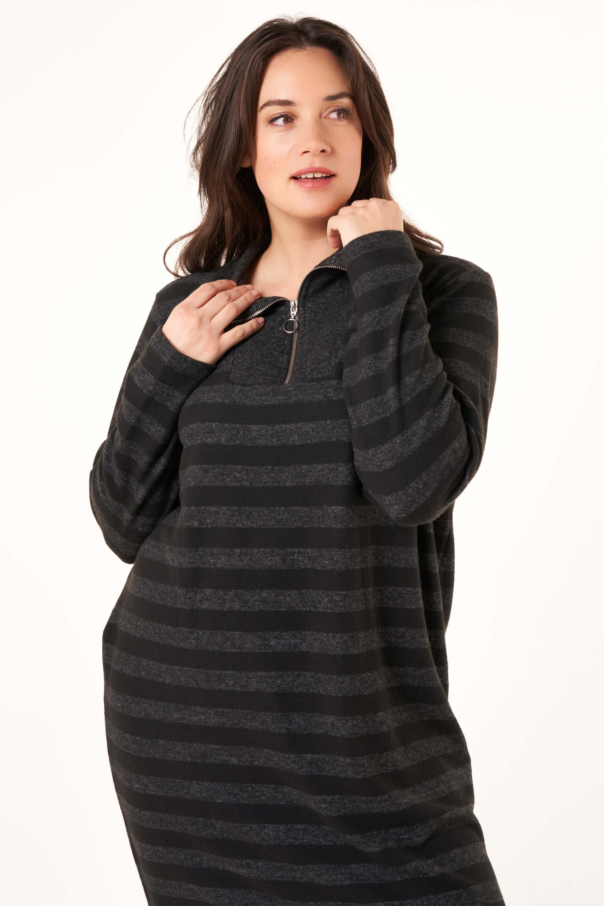 Vestido con cremallera image number 4