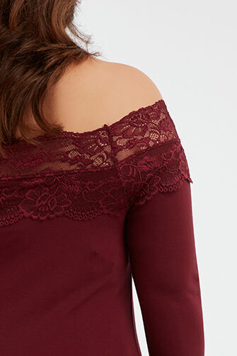 Top con puntilla de encaje image number 5