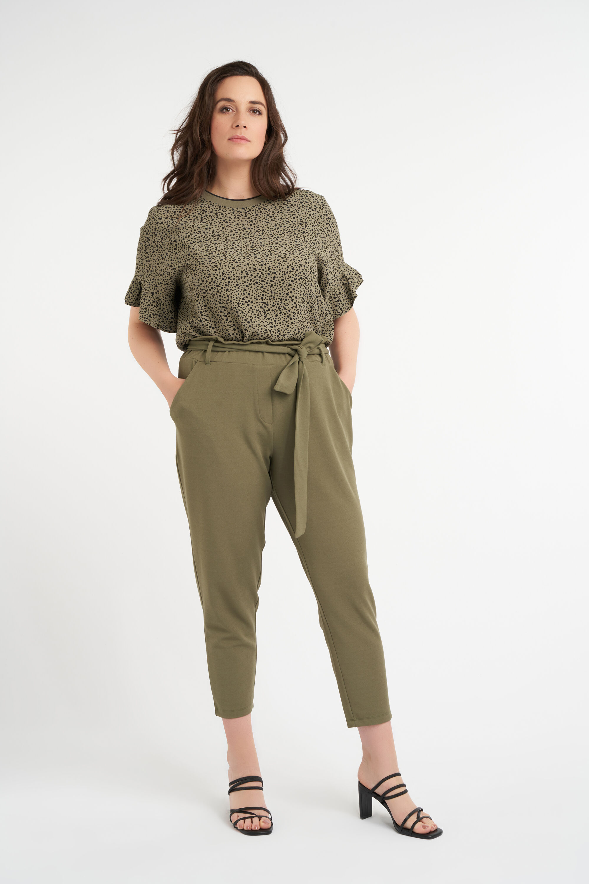 Pantalones con cinto image number 4