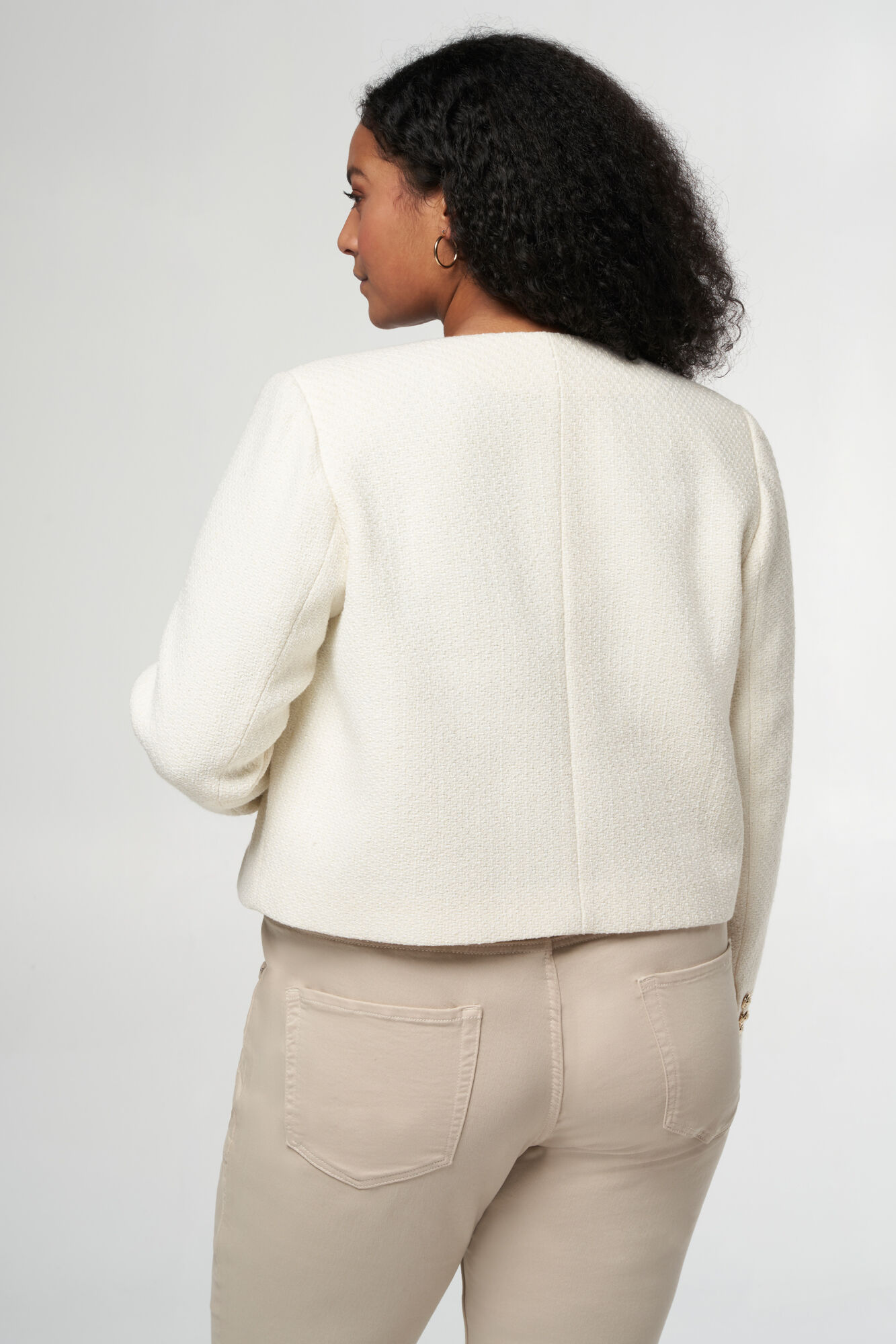 Chaqueta corta de tweed con botones met&aacute;licos image number 3