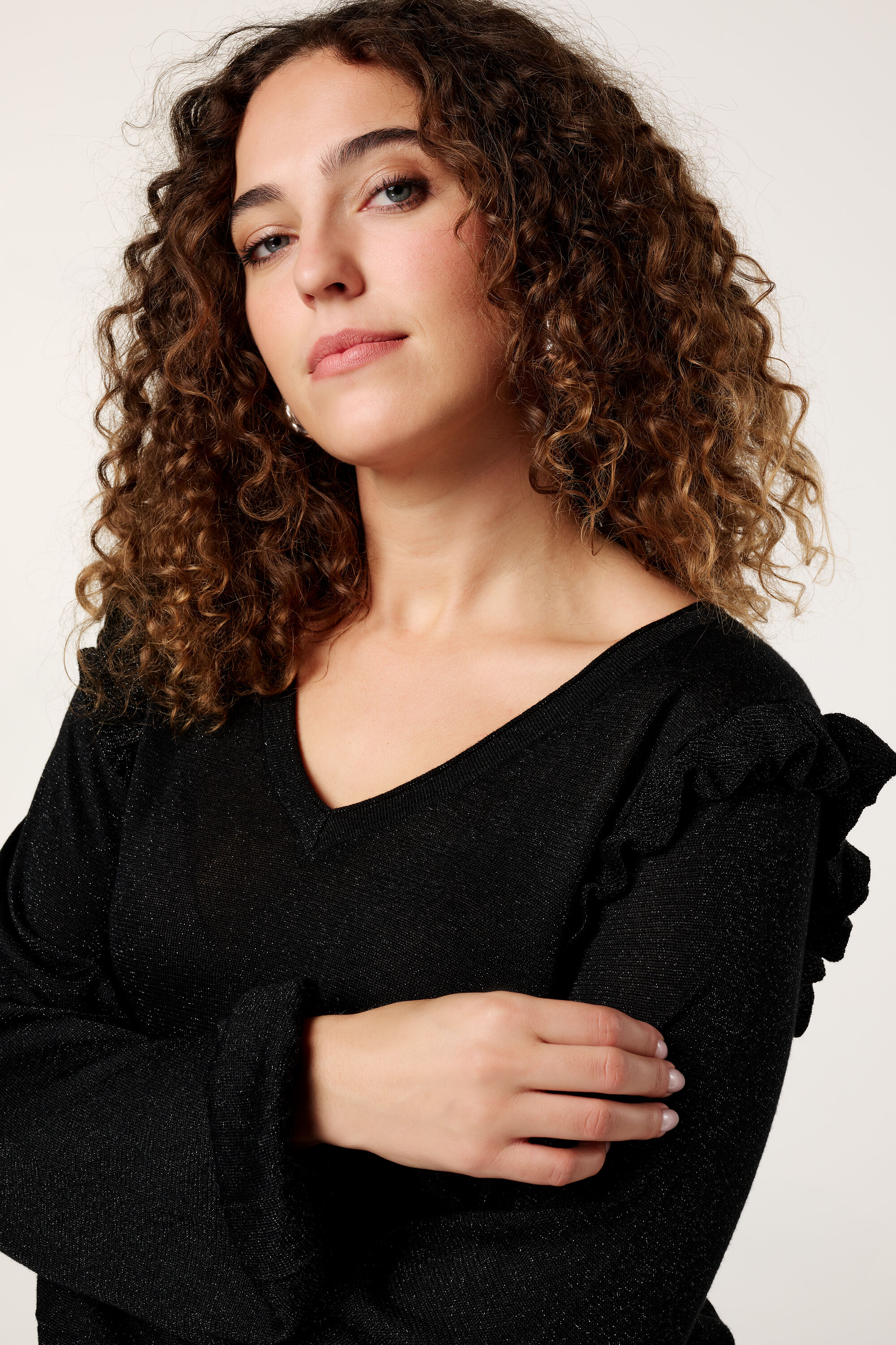 Su&eacute;ter con volantes y purpurina image number 4