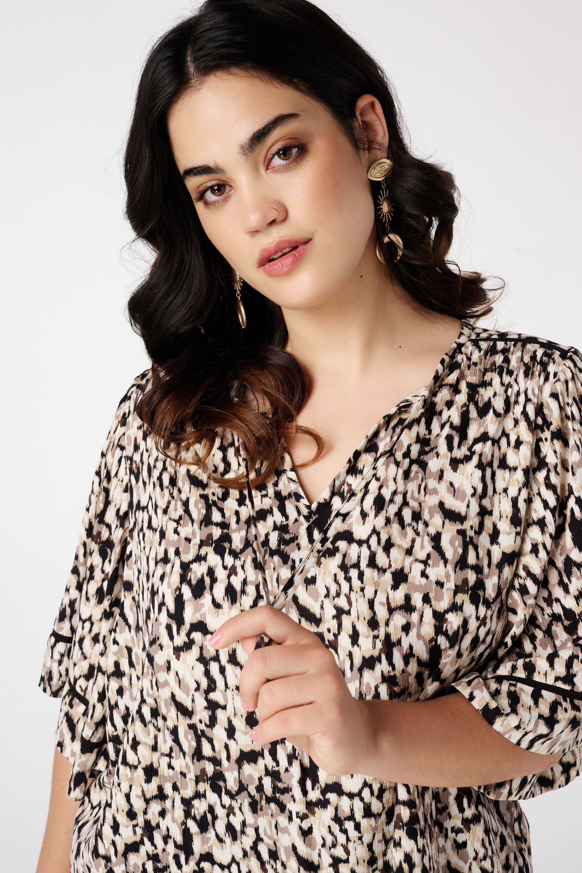 Blusa con estampado y detalle de lazo image number 4